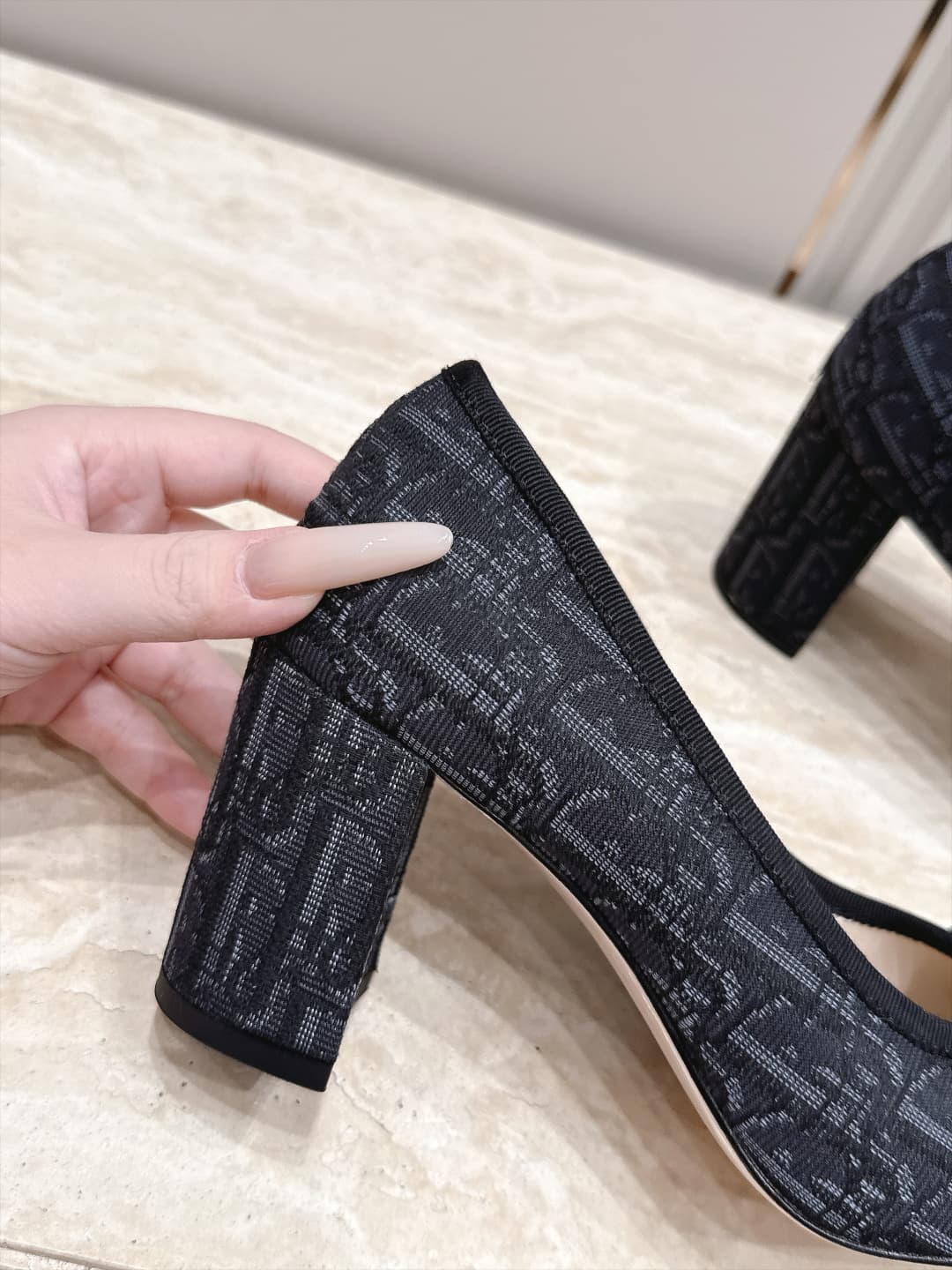 D5914 Dior 26ss Early Autumn Collection – New design with ribbed straps and pearl bow accents, mid-calf shoes — image 4