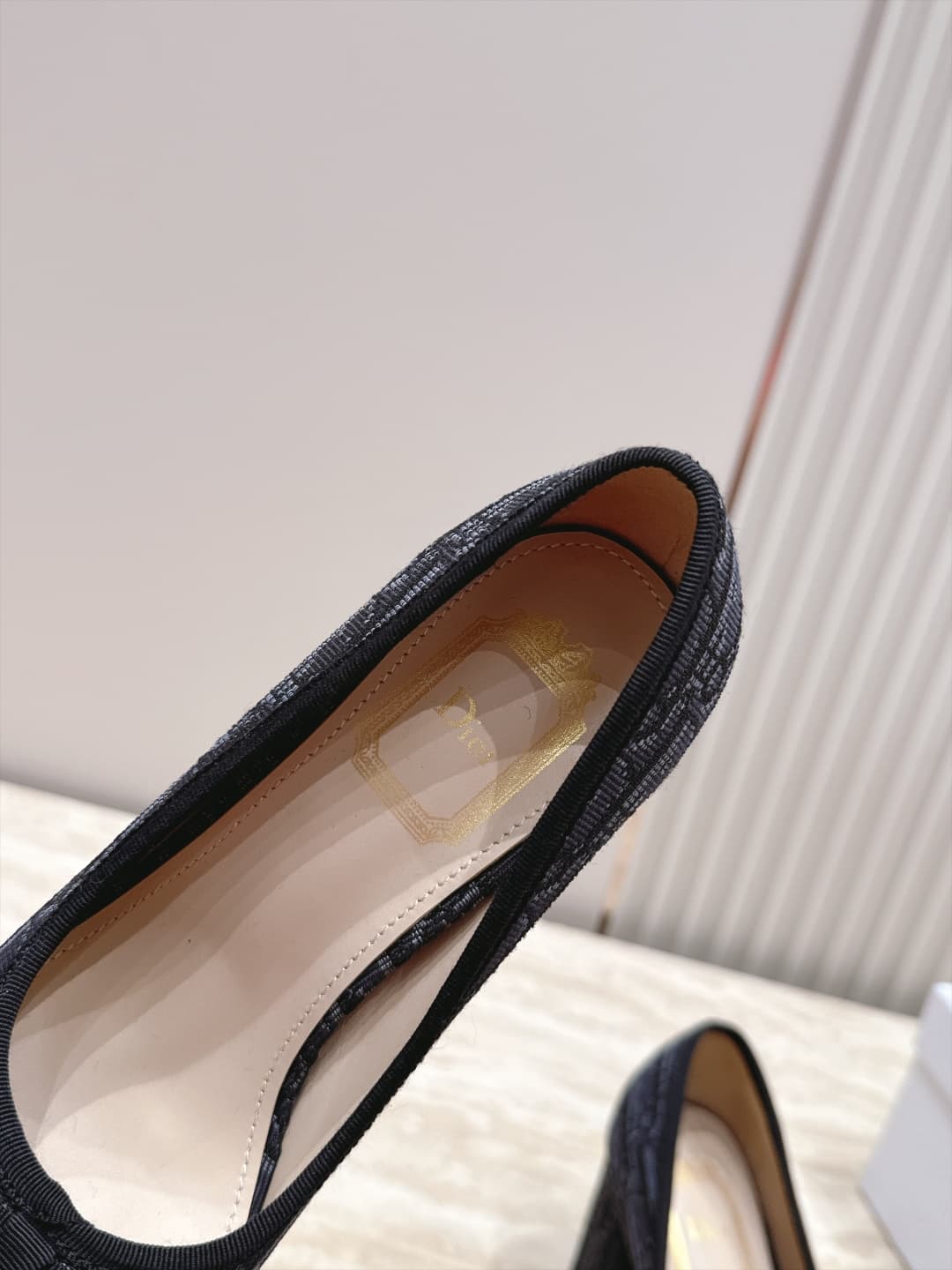 D5914 Dior 26ss Early Autumn Collection – New design with ribbed straps and pearl bow accents, mid-calf shoes — image 5