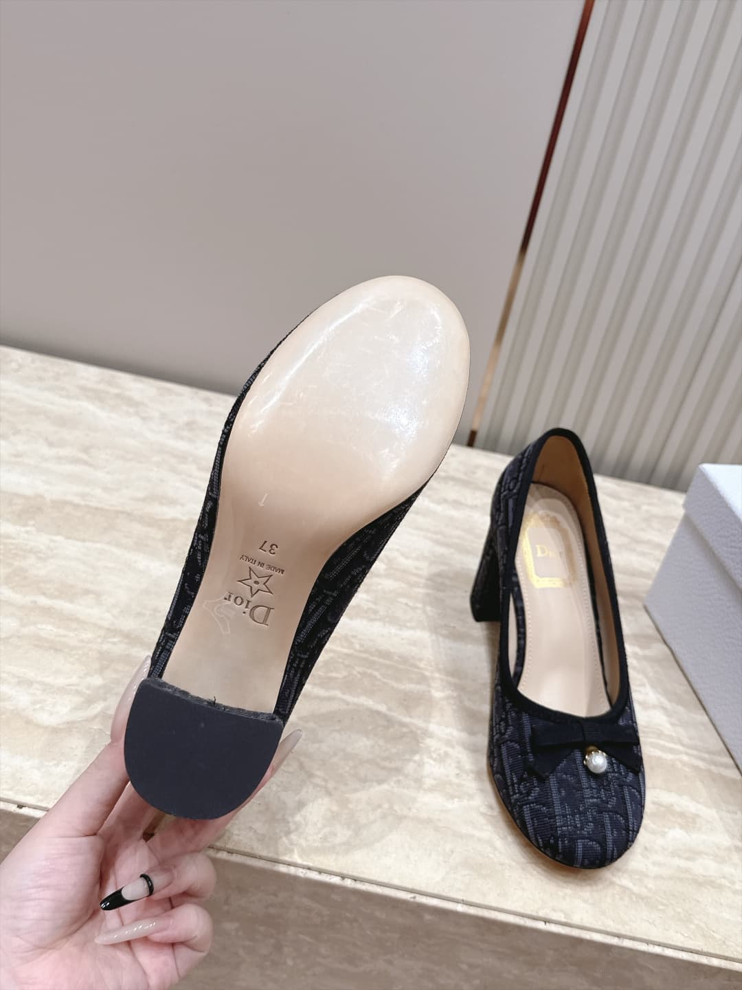 D5914 Dior 26ss Early Autumn Collection – New design with ribbed straps and pearl bow accents, mid-calf shoes — image 8