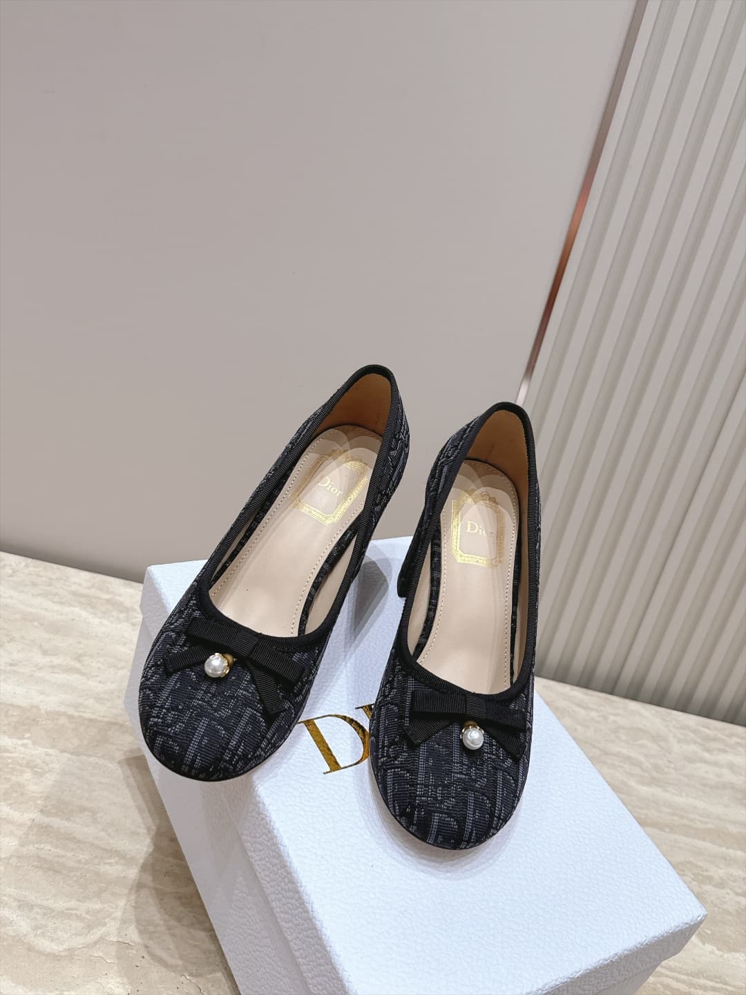D5914 Dior 26ss Early Autumn Collection – New design with ribbed straps and pearl bow accents, mid-calf shoes — image 6