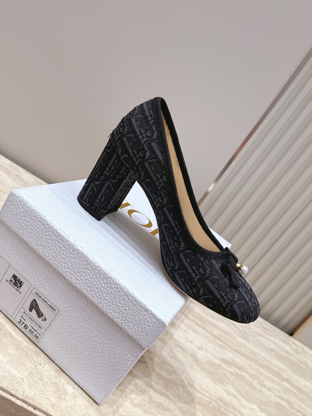 D5914 Dior 26ss Early Autumn Collection – New design with ribbed straps and pearl bow accents, mid-calf shoes — image 7