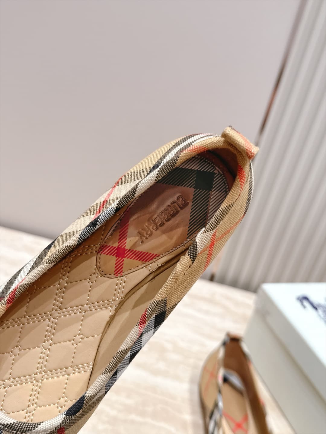 D3122 Beburry’s new F-style French fairy-themed Mary Jane flats are ballet shoes. They are designed for fashion shows – they look absolutely beautiful, bringing a fresh interpretation of the classic, iconic style. The unique design and classic brand strip — image 7