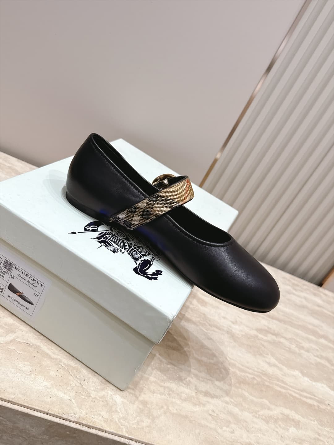 D3112 Bauerry’s new F-style French fairy-themed Mary Jane flats are ballet shoes designed for fashion shows. They look absolutely stunning; they bring a fresh interpretation of the classic, iconic style. The unique belt buckle design, along with the class — image 5