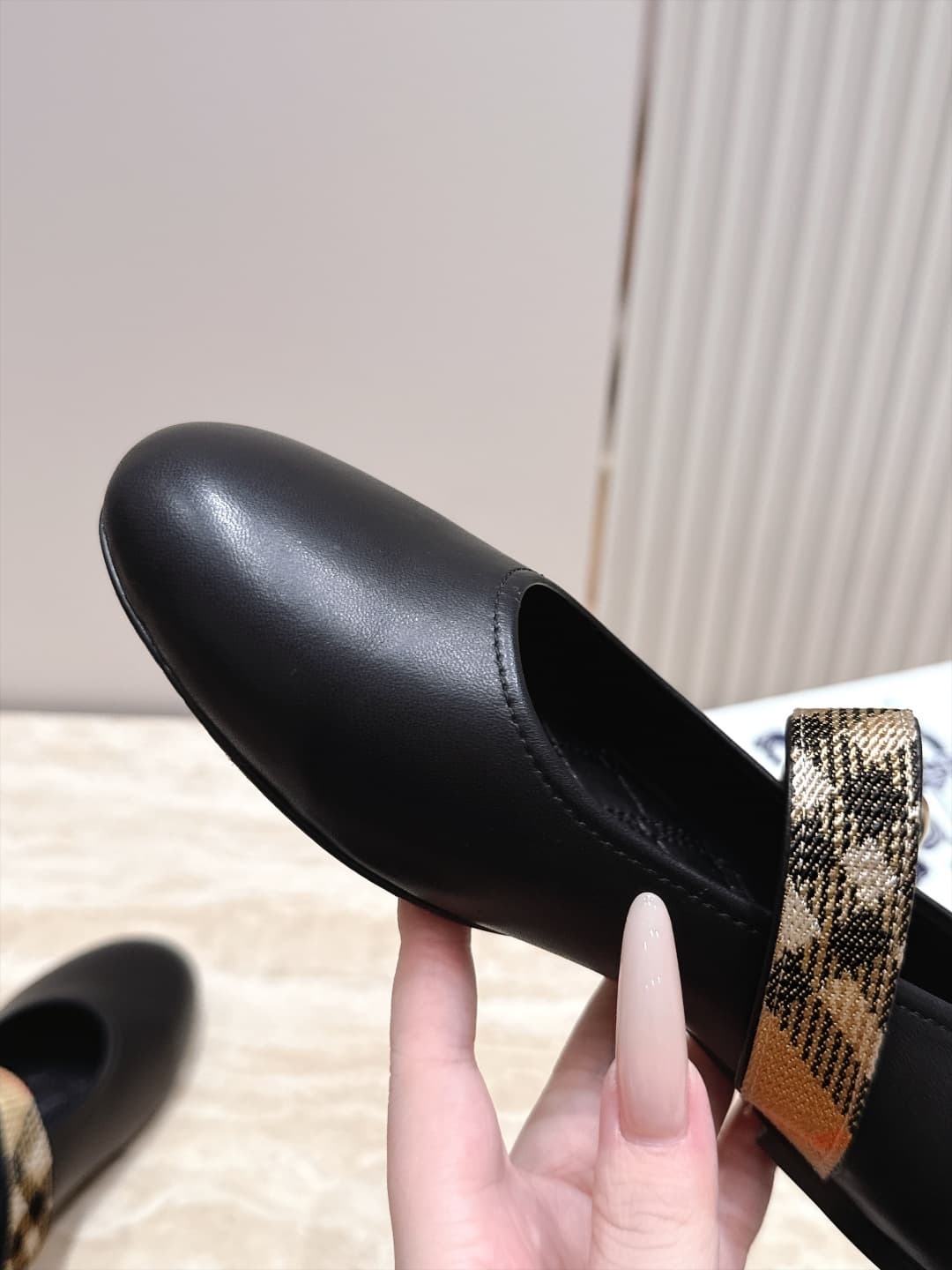 D3112 Bauerry’s new F-style French fairy-themed Mary Jane flats are ballet shoes designed for fashion shows. They look absolutely stunning; they bring a fresh interpretation of the classic, iconic style. The unique belt buckle design, along with the class — image 8