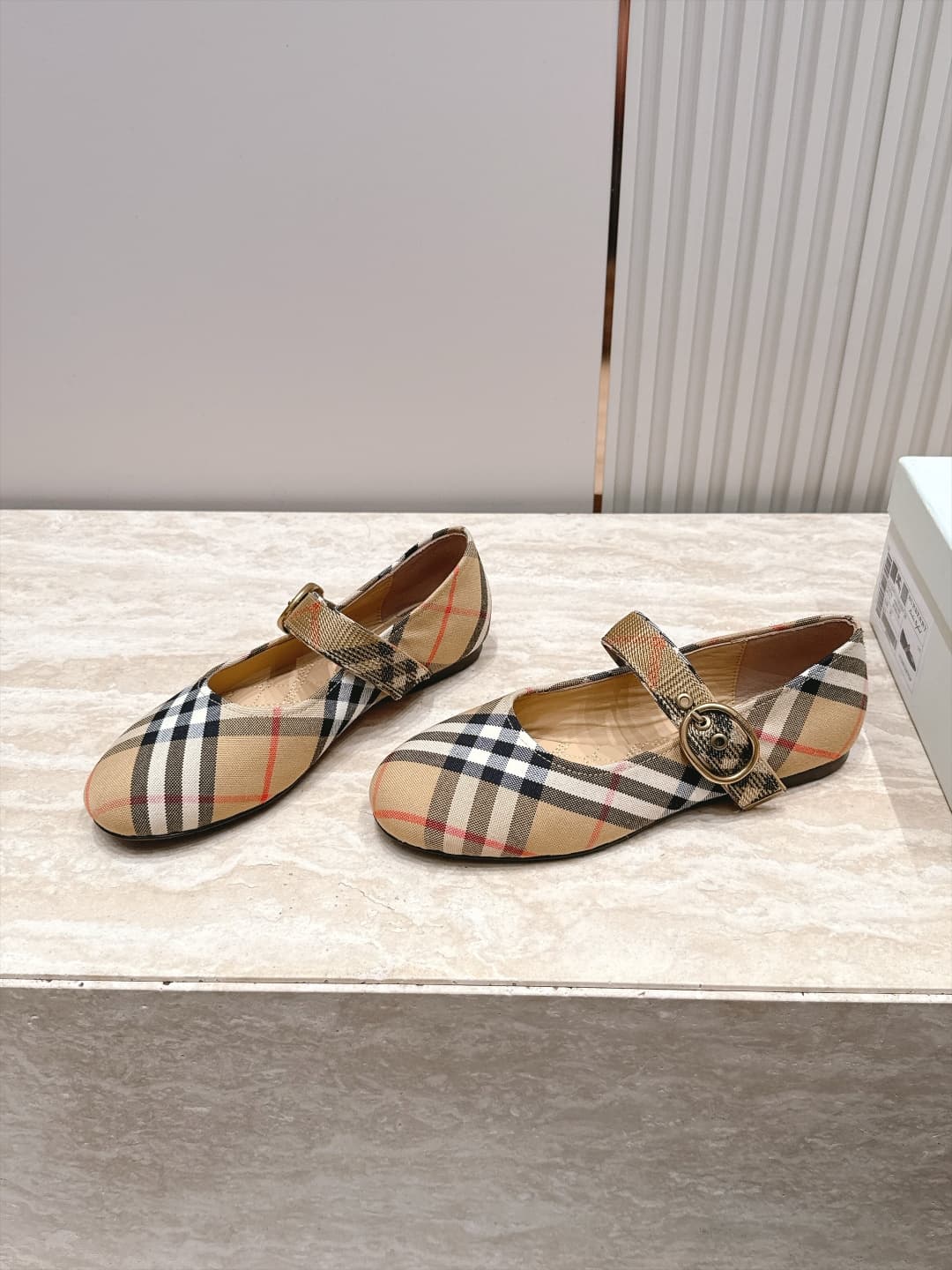 D3111 Bauerry’s new F French Fairy style Mary Jane flat shoes are ballet shoes. They are perfect for fashion shows – they look absolutely stunning and bring to life the classic, iconic style. The unique belt buckle design, along with the classic brand str — image 2