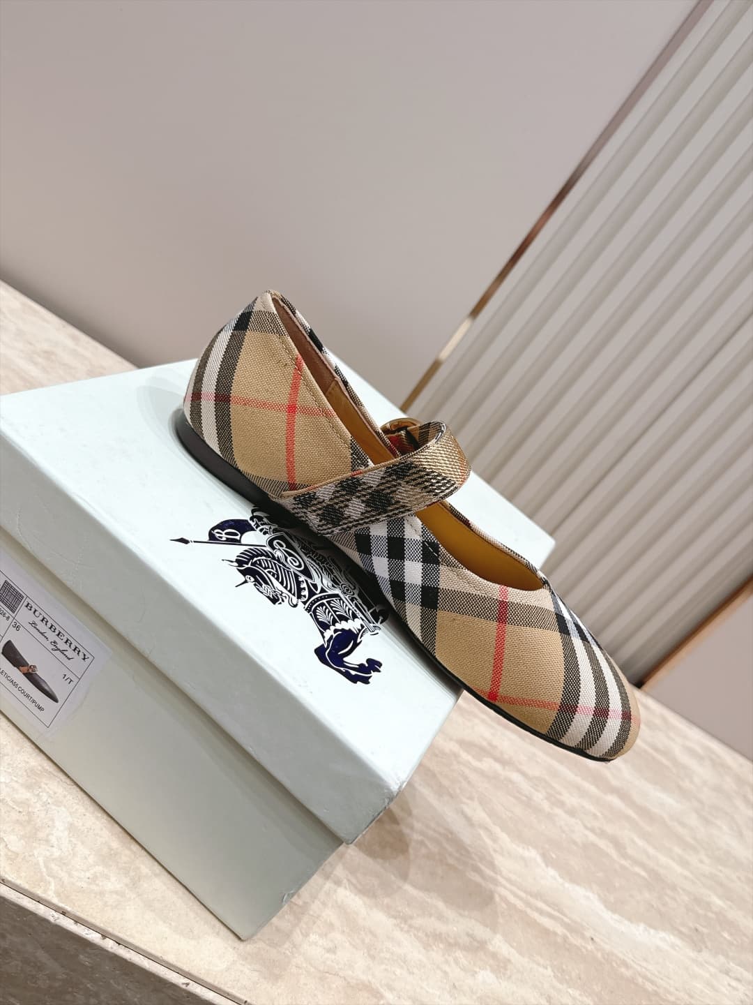 D3111 Bauerry’s new F French Fairy style Mary Jane flat shoes are ballet shoes. They are perfect for fashion shows – they look absolutely stunning and bring to life the classic, iconic style. The unique belt buckle design, along with the classic brand str — image 4