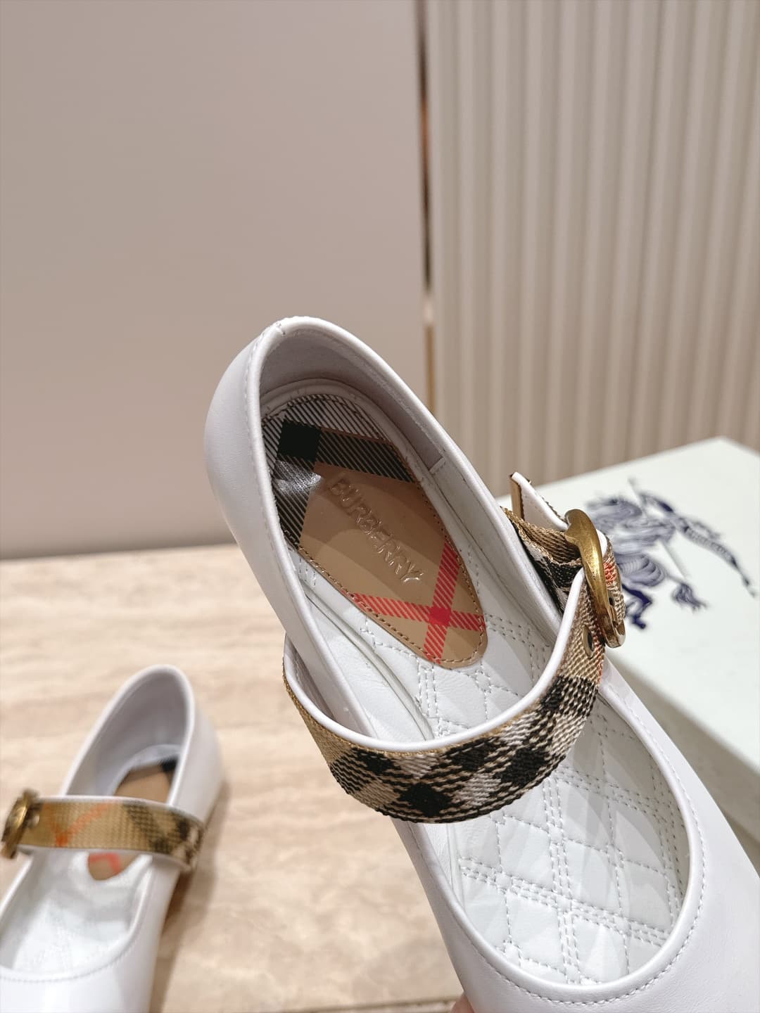 D3117 Baburry’s new F French fairy-style Mary Jane flat shoes are ballet shoes designed for fashion shows. They look absolutely beautiful; they reinterpret the classic, iconic style in a fresh way. The unique belt buckle design, along with the classic bra — image 7