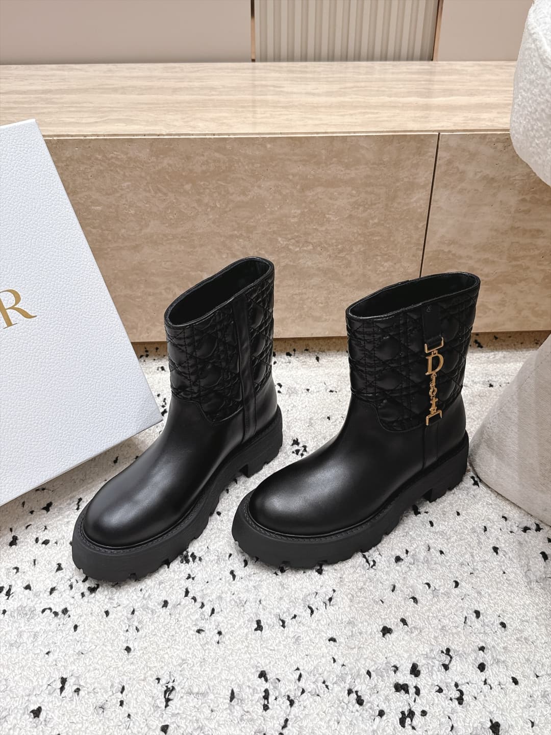 D8725 DIOR 26 New Fall-Winter Boots, One-Piece Martine Boots — image 2
