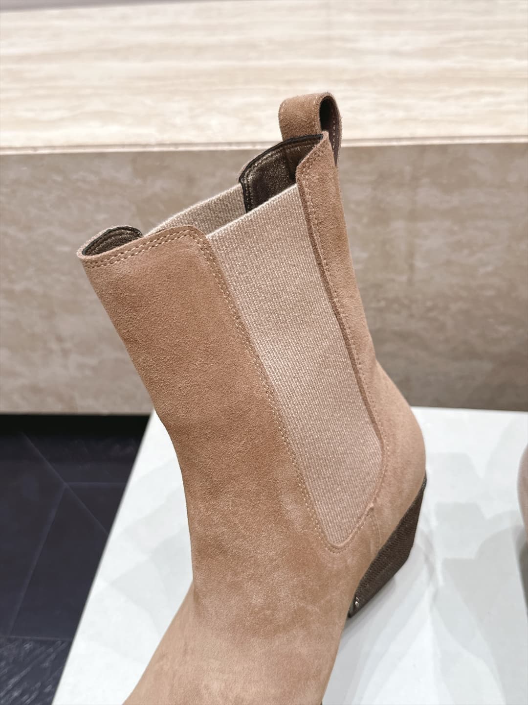 D8733 Brunello Cucinelli’s new BC autumn/winter boots collection – oak corded马丁 boots. BC is a well-known Italian brand with a minimalist style. Elegant, vintage, and sophisticated! Simple yet stylish, it’s a truly attractive design! A classic choice that — image 5