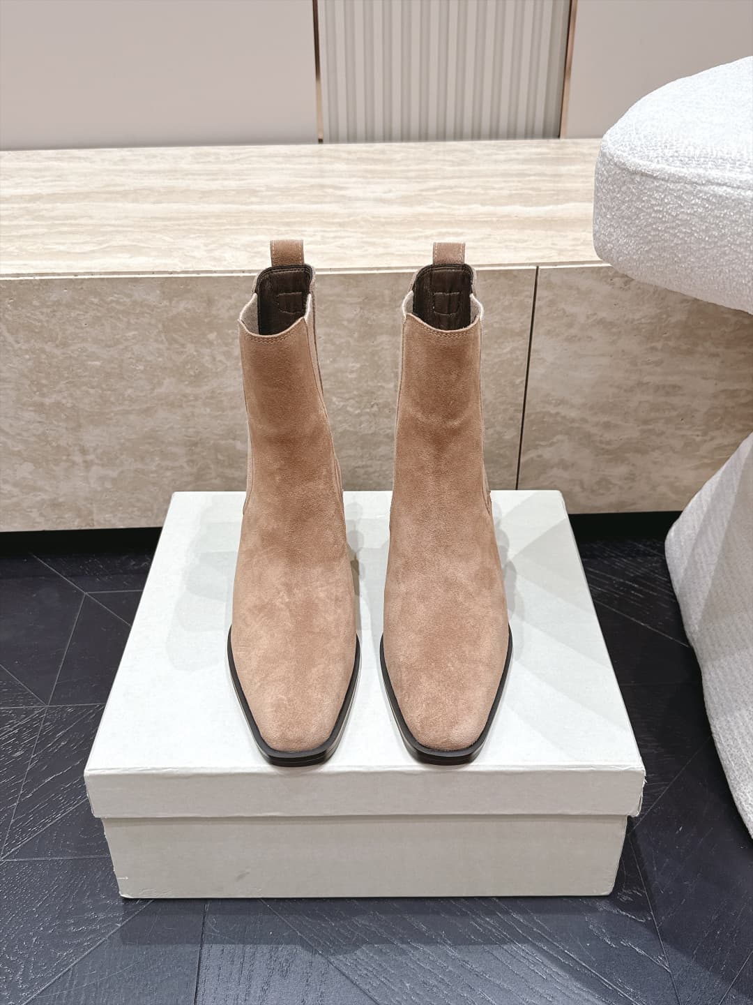 D8733 Brunello Cucinelli’s new BC autumn/winter boots collection – oak corded马丁 boots. BC is a well-known Italian brand with a minimalist style. Elegant, vintage, and sophisticated! Simple yet stylish, it’s a truly attractive design! A classic choice that — image 2