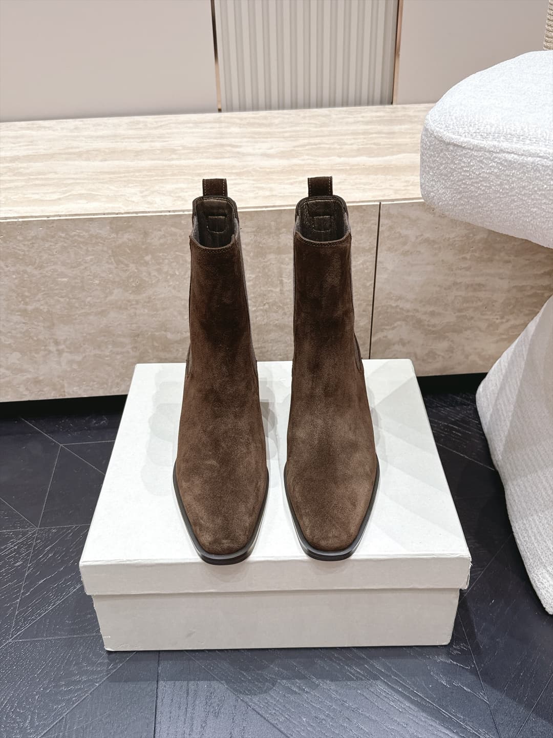 D8732 Brunello Cucinelli’s new BC autumn/winter boots collection – oak corded马丁 boots. BC is a well-known Italian brand with a minimalist style; elegant, vintage, and sophisticated! Simple yet stylish, it’s a truly attractive design! A top choice for all  — image 2