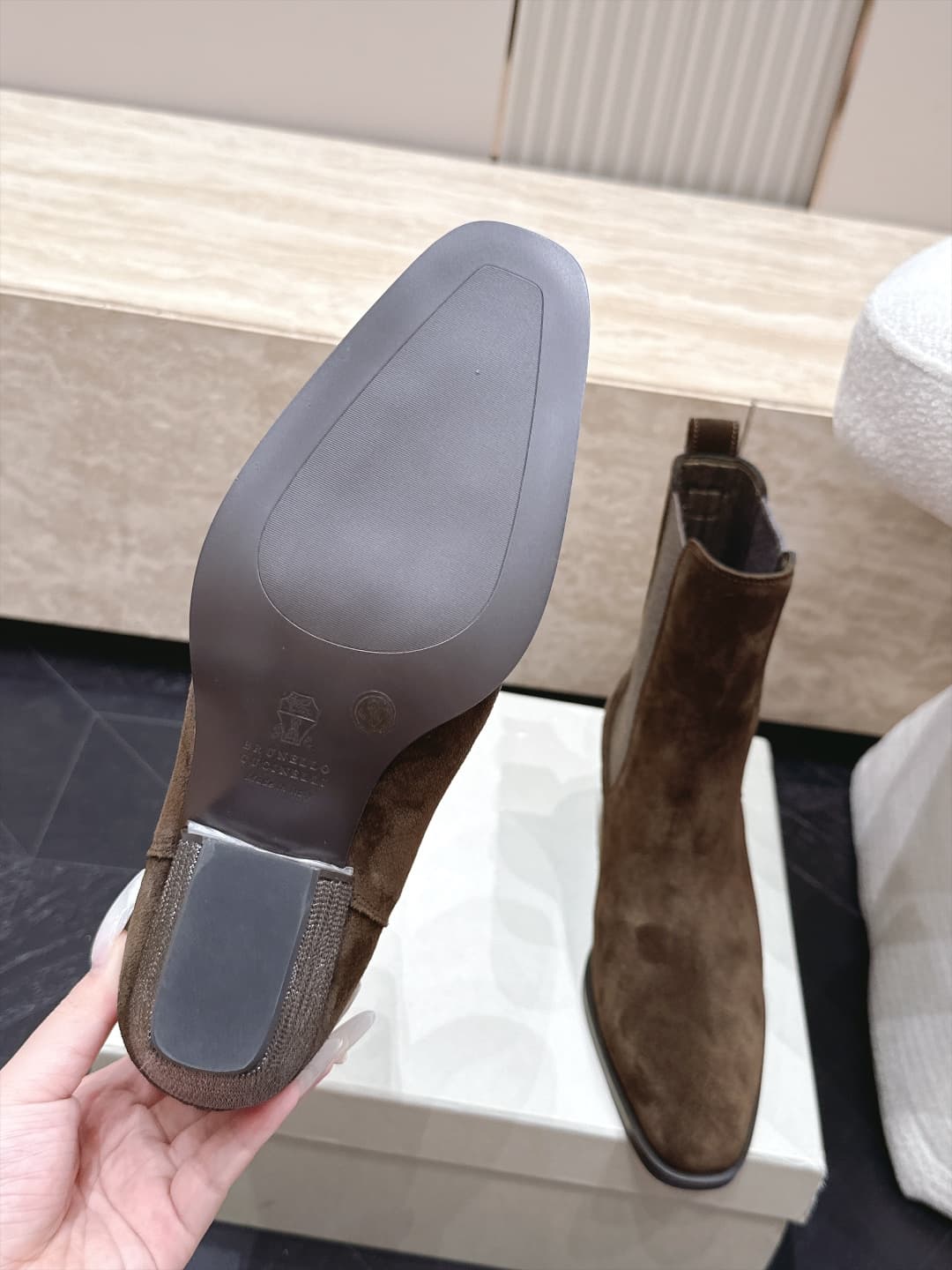 D8732 Brunello Cucinelli’s new BC autumn/winter boots collection – oak corded马丁 boots. BC is a well-known Italian brand with a minimalist style; elegant, vintage, and sophisticated! Simple yet stylish, it’s a truly attractive design! A top choice for all  — image 7