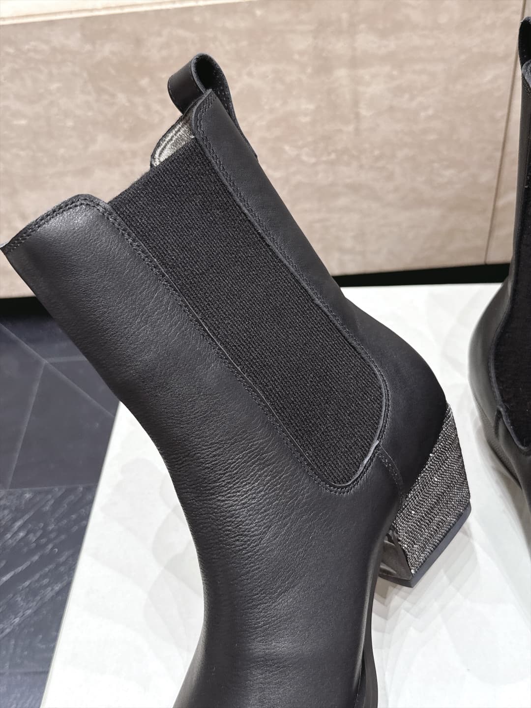 D8730 Brunello Cucinelli’s new BC autumn/winter boots collection –橡筋马丁靴. BC is a well-known Italian brand with a minimalist style; elegant, vintage, and sophisticated! Simple yet impressive, it’s a truly attractive design! A top choice for all occasions,  — image 7