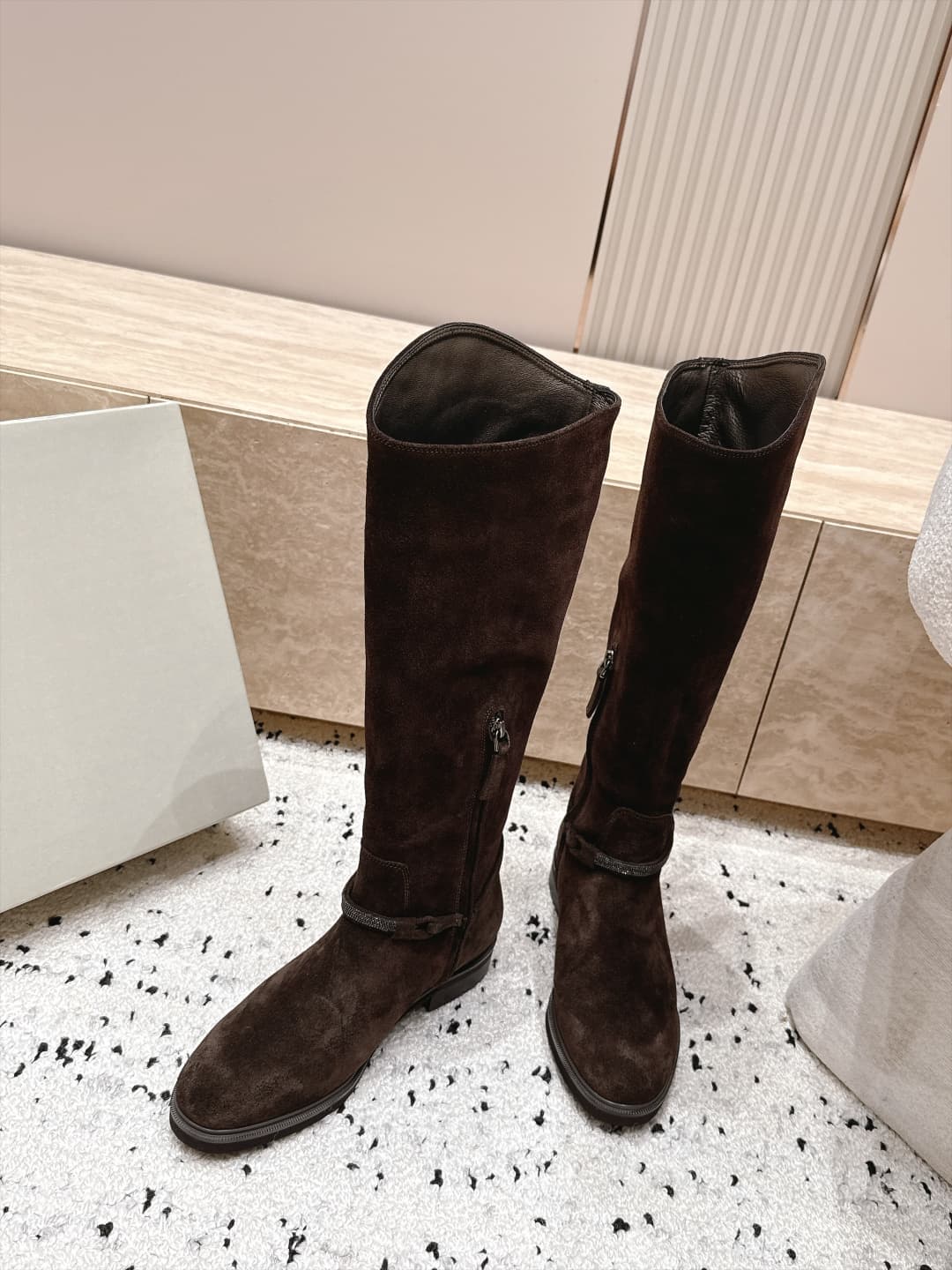 D8729 Top Version: Brunello Cucinelli’s new BC autumn/winter collection of boots. High-top boots with a knight-like style. BC is a well-known Italian brand known for its minimalist design—elegant, vintage, and sophisticated! Simple yet impressive, it’s a  — image 3