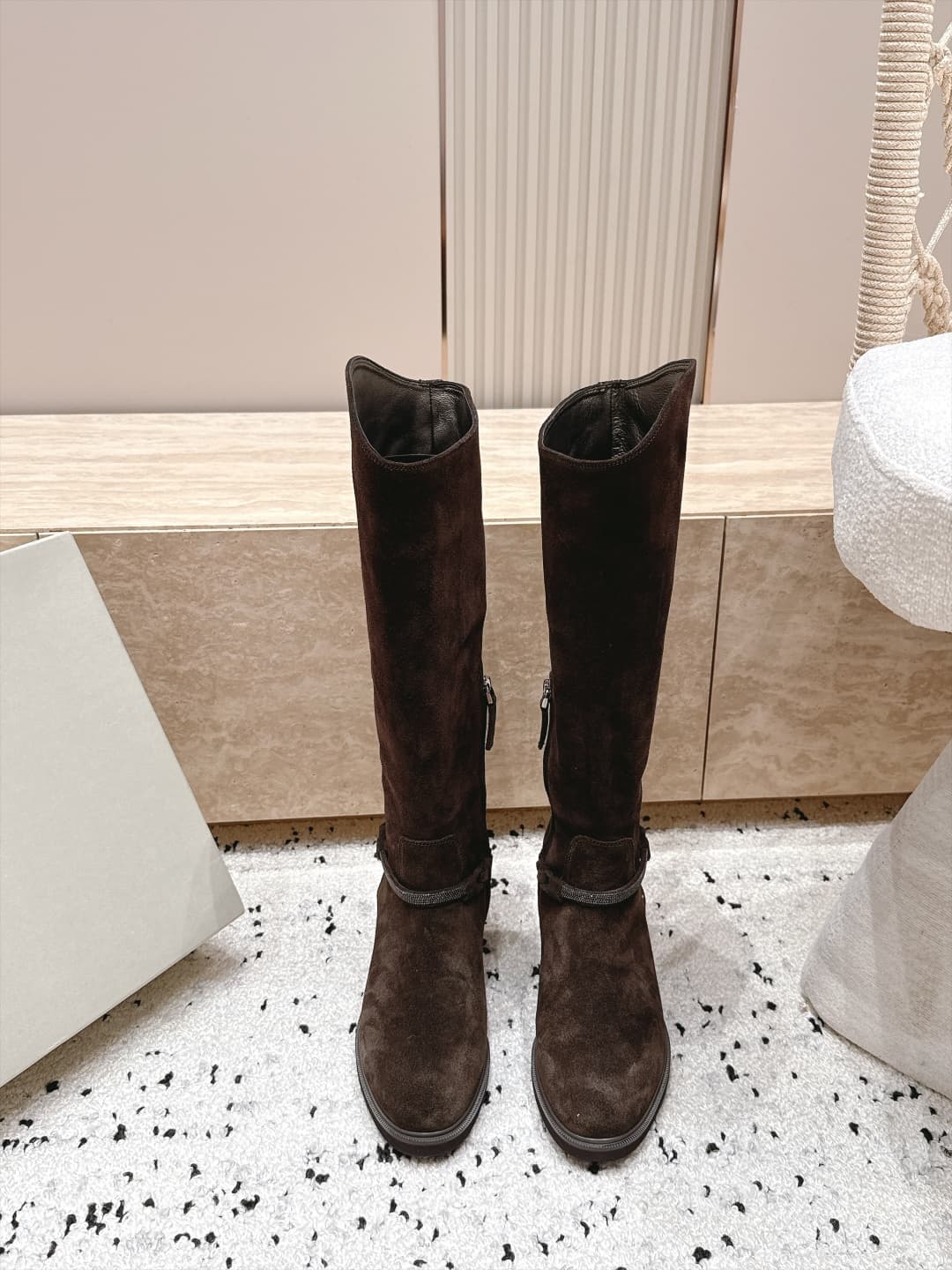 D8729 Top Version: Brunello Cucinelli’s new BC autumn/winter collection of boots. High-top boots with a knight-like style. BC is a well-known Italian brand known for its minimalist design—elegant, vintage, and sophisticated! Simple yet impressive, it’s a  — image 2