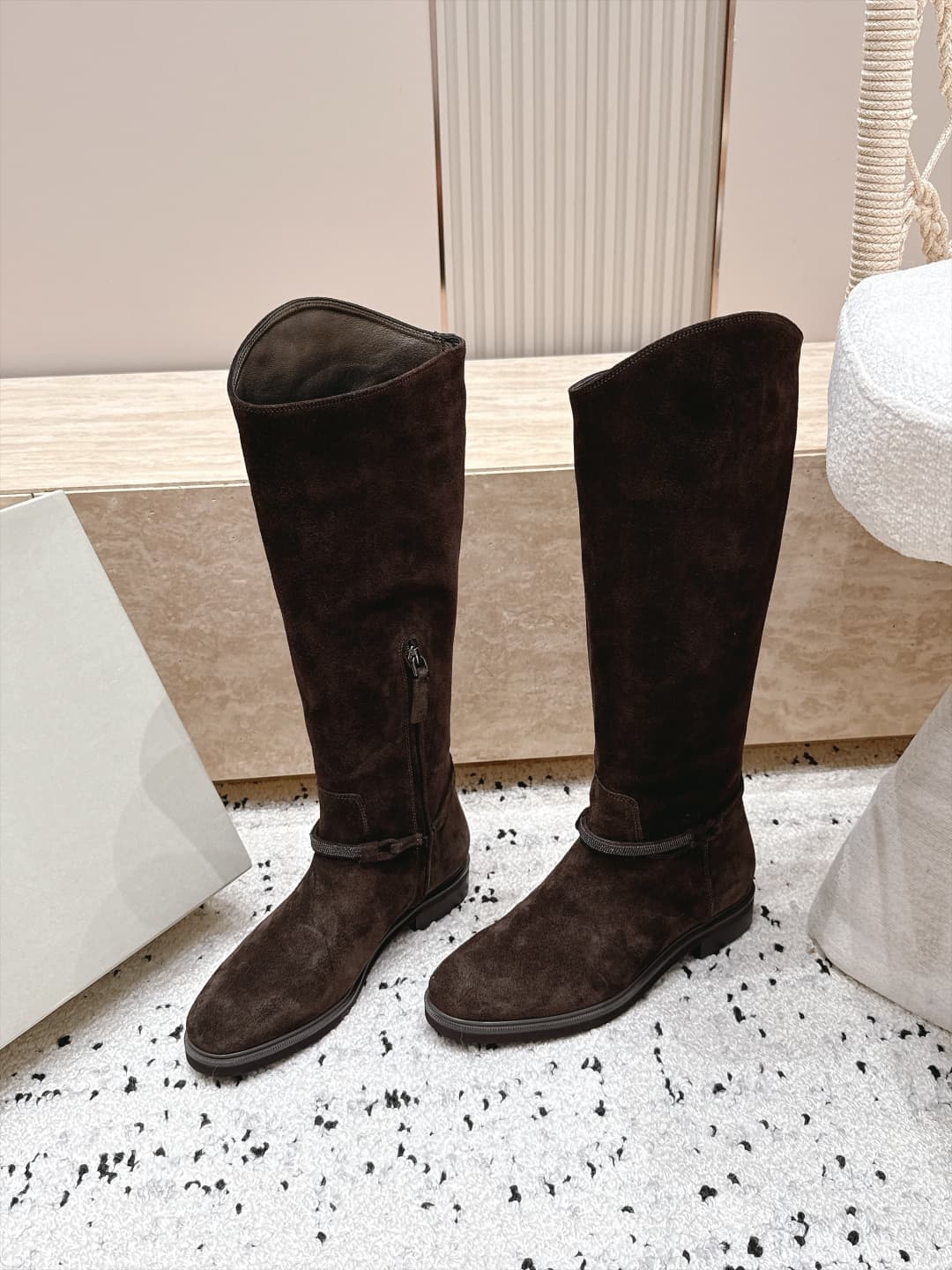 D8729 Top Version: Brunello Cucinelli’s new BC autumn/winter collection of boots. High-top boots with a knight-like style. BC is a well-known Italian brand known for its minimalist design—elegant, vintage, and sophisticated! Simple yet impressive, it’s a  — image 1