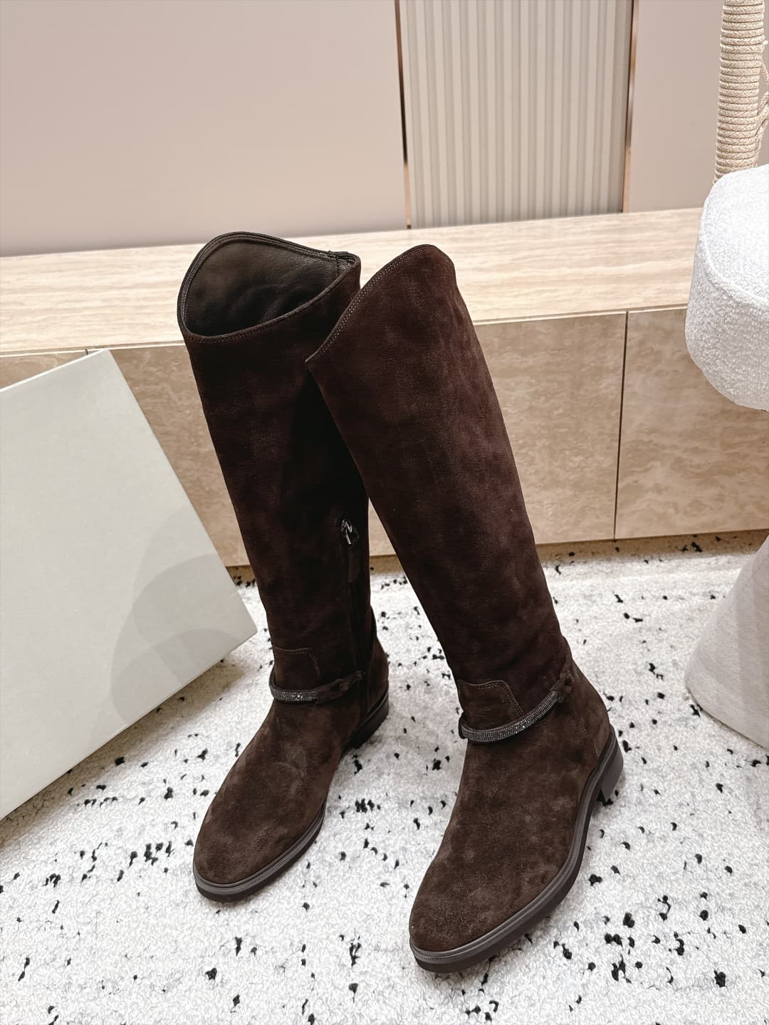 D8729 Top Version: Brunello Cucinelli’s new BC autumn/winter collection of boots. High-top boots with a knight-like style. BC is a well-known Italian brand known for its minimalist design—elegant, vintage, and sophisticated! Simple yet impressive, it’s a  — image 7