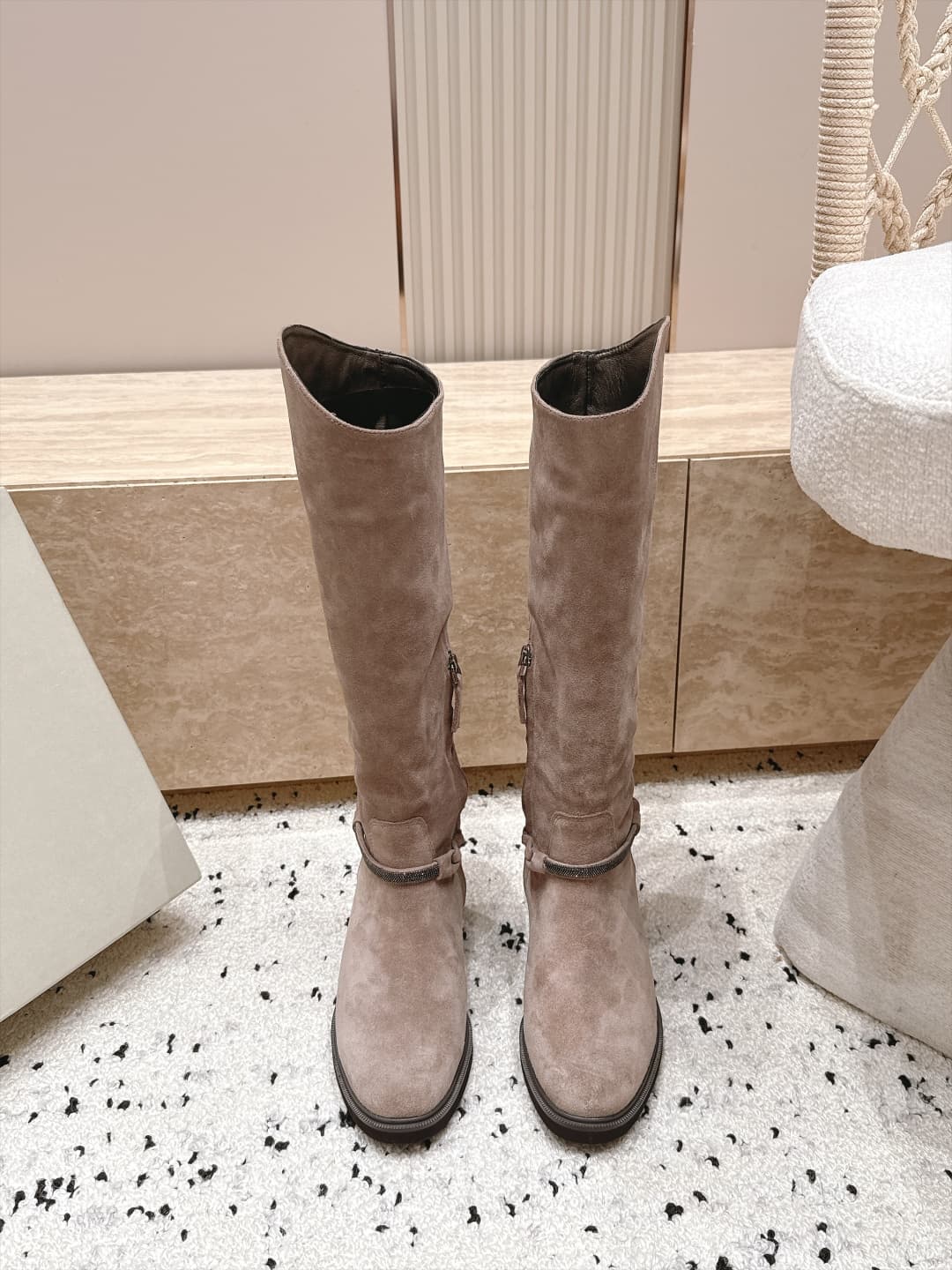 D8728 Top Version: Brunello Cucinelli’s new BC autumn/winter collection of boots. High-top boots with a knight-like style. BC is a well-known Italian brand known for its minimalist design—elegant, vintage, and luxurious! Simple yet impressive, it’s a trul — image 2