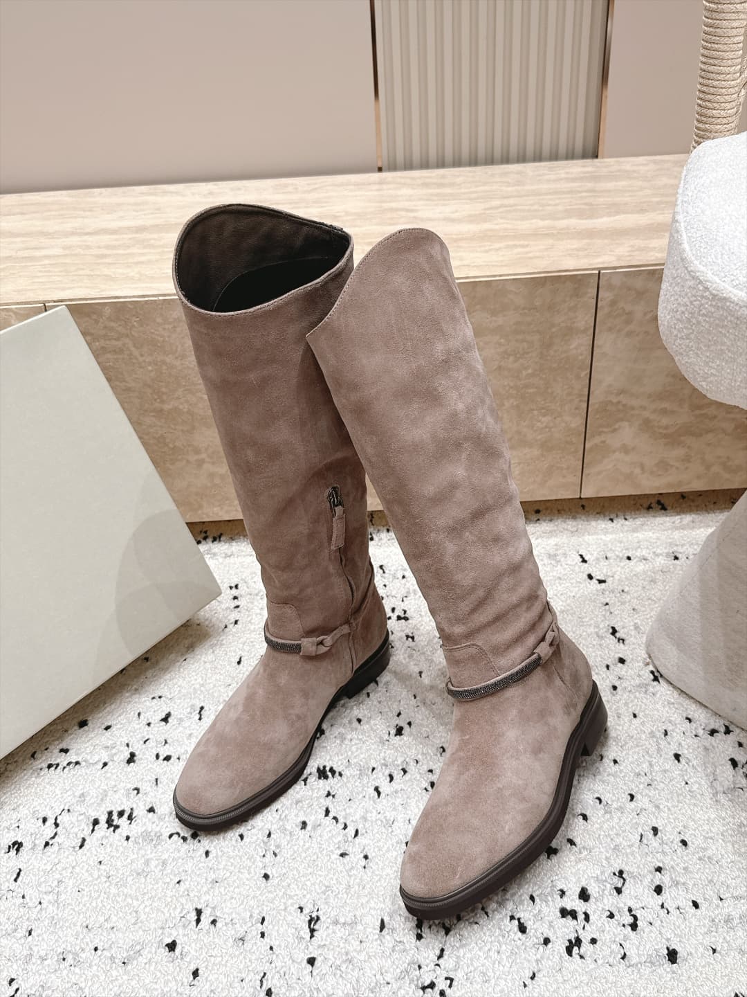 D8728 Top Version: Brunello Cucinelli’s new BC autumn/winter collection of boots. High-top boots with a knight-like style. BC is a well-known Italian brand known for its minimalist design—elegant, vintage, and luxurious! Simple yet impressive, it’s a trul — image 5