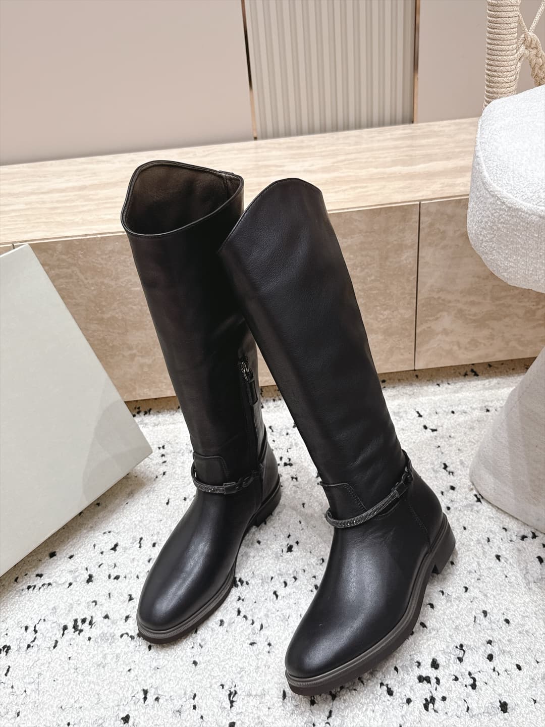 D8727 Top Version: Brunello Cucinelli’s new BC autumn/winter boots collection. High-top boots with a rider-style design. BC is a well-known Italian brand known for its minimalist style—elegant, vintage, and sophisticated! Simple yet stylish, it’s a very a — image 5