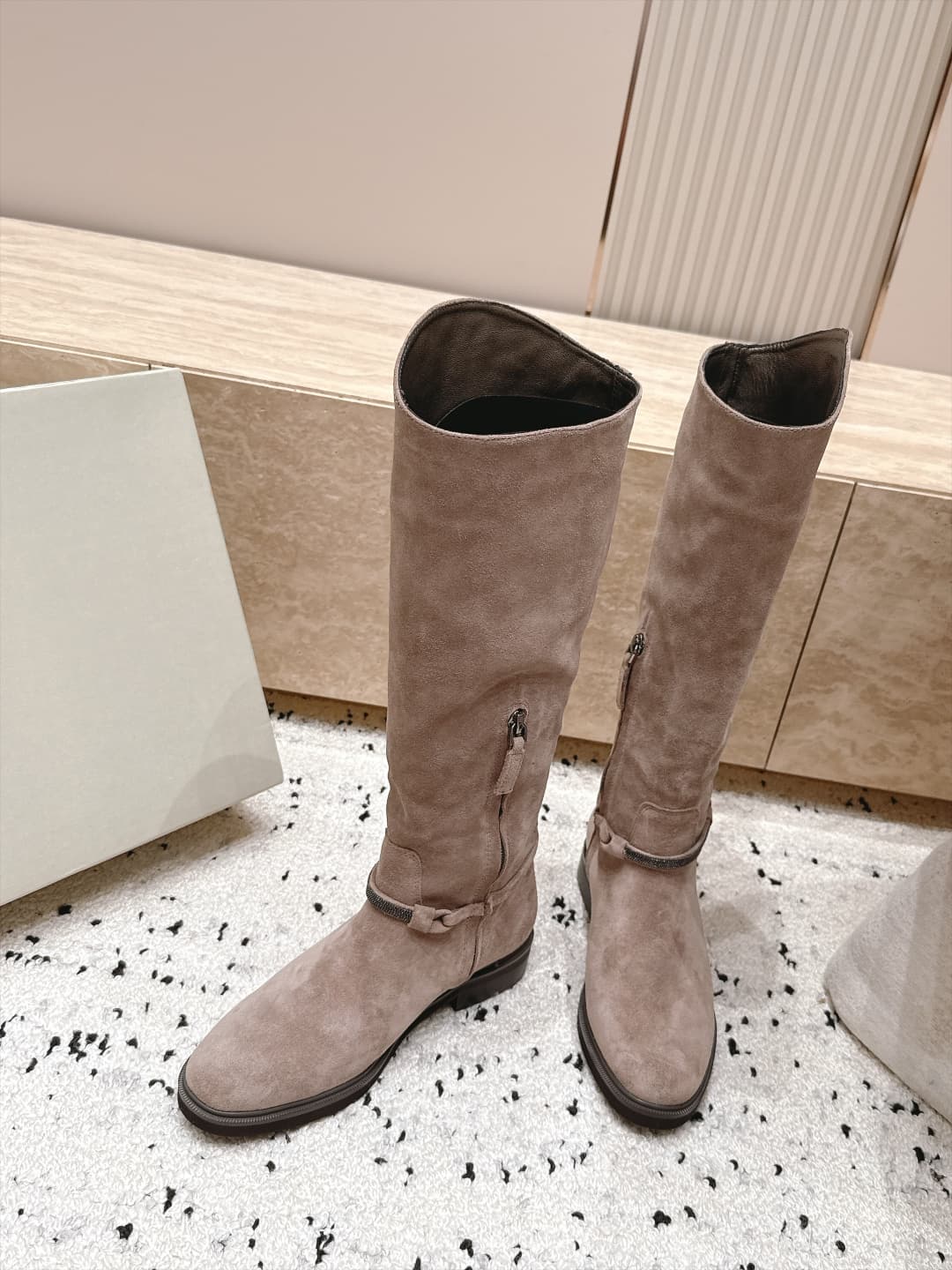 D8728 Top Version: Brunello Cucinelli’s new BC autumn/winter collection of boots. High-top boots with a knight-like style. BC is a well-known Italian brand known for its minimalist design—elegant, vintage, and luxurious! Simple yet impressive, it’s a trul — image 6