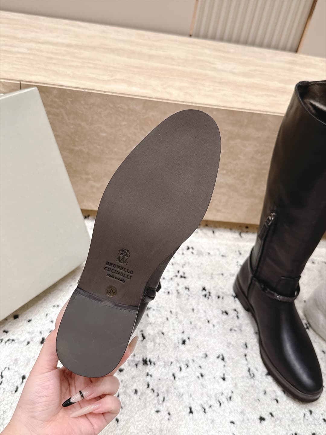 D8727 Top Version: Brunello Cucinelli’s new BC autumn/winter boots collection. High-top boots with a rider-style design. BC is a well-known Italian brand known for its minimalist style—elegant, vintage, and sophisticated! Simple yet stylish, it’s a very a — image 7