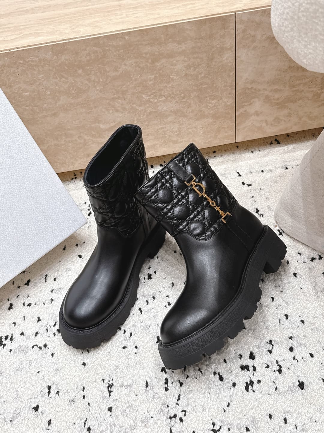 D8725 DIOR 26 New Fall-Winter Boots, One-Piece Martine Boots — image 4