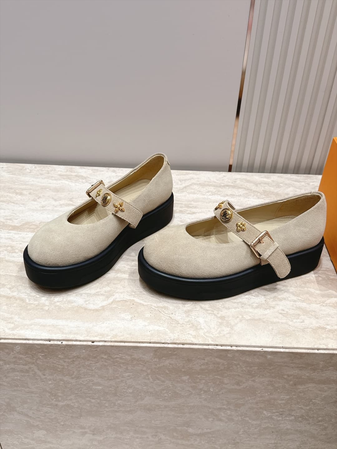 D8933 Louis Vuitton 26/New autumn model, monogram pattern, thick-bottom Mary Jane Loafers — image 2