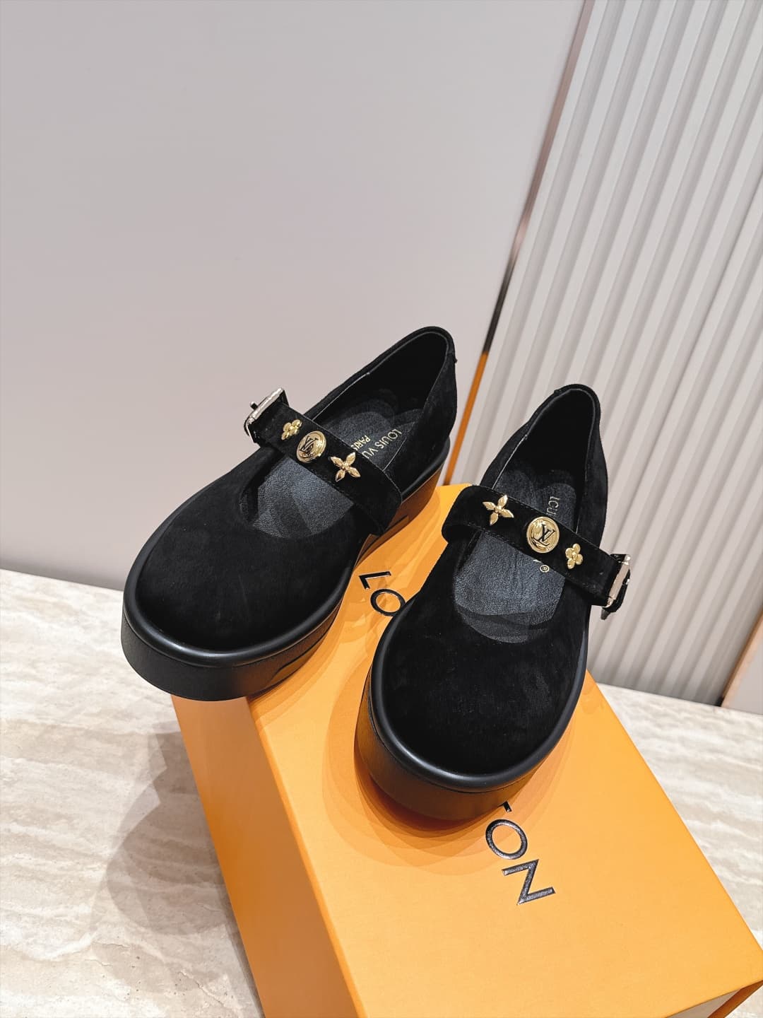 D8932 Louis Vuitton 26/Autumn New Model, Monogram Pattern, Thick-Soled Mary Jane Loafers — image 4