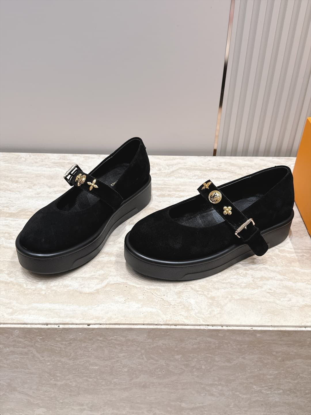 D8932 Louis Vuitton 26/Autumn New Model, Monogram Pattern, Thick-Soled Mary Jane Loafers — image 1