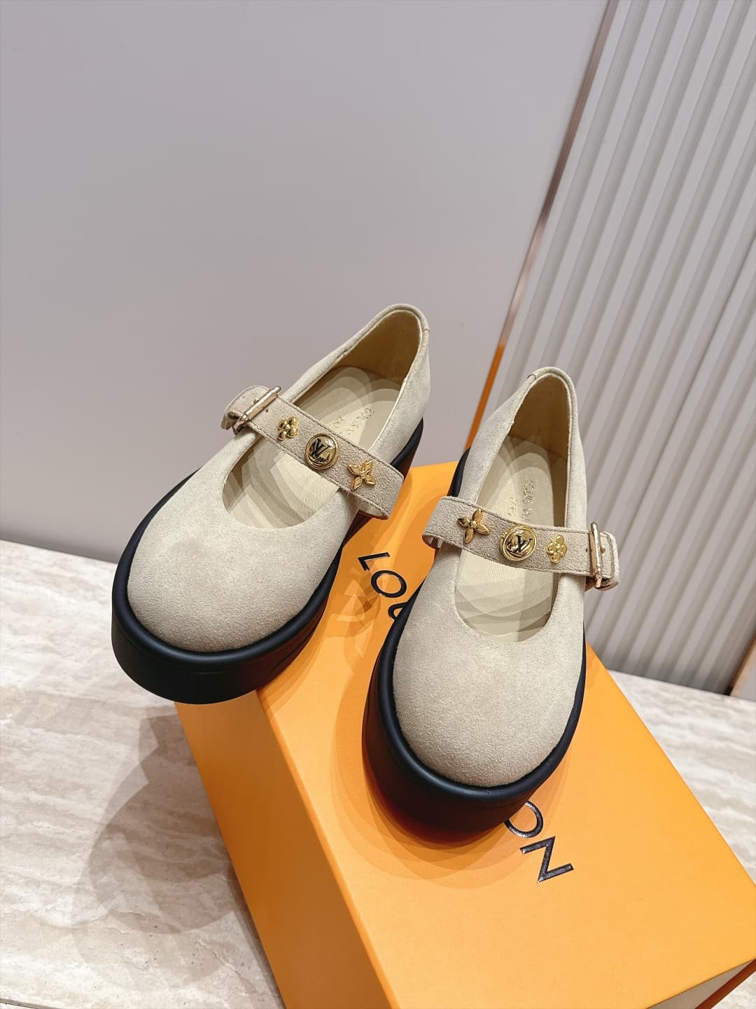 D8933 Louis Vuitton 26/New autumn model, monogram pattern, thick-bottom Mary Jane Loafers — image 6