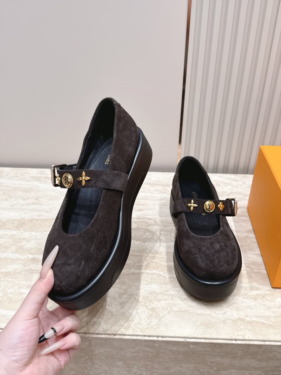 D8931 Louis Vuitton 26/Autumn New Model, Monogram Pattern, Thick-bottom Mary Jane Loafers — image 3