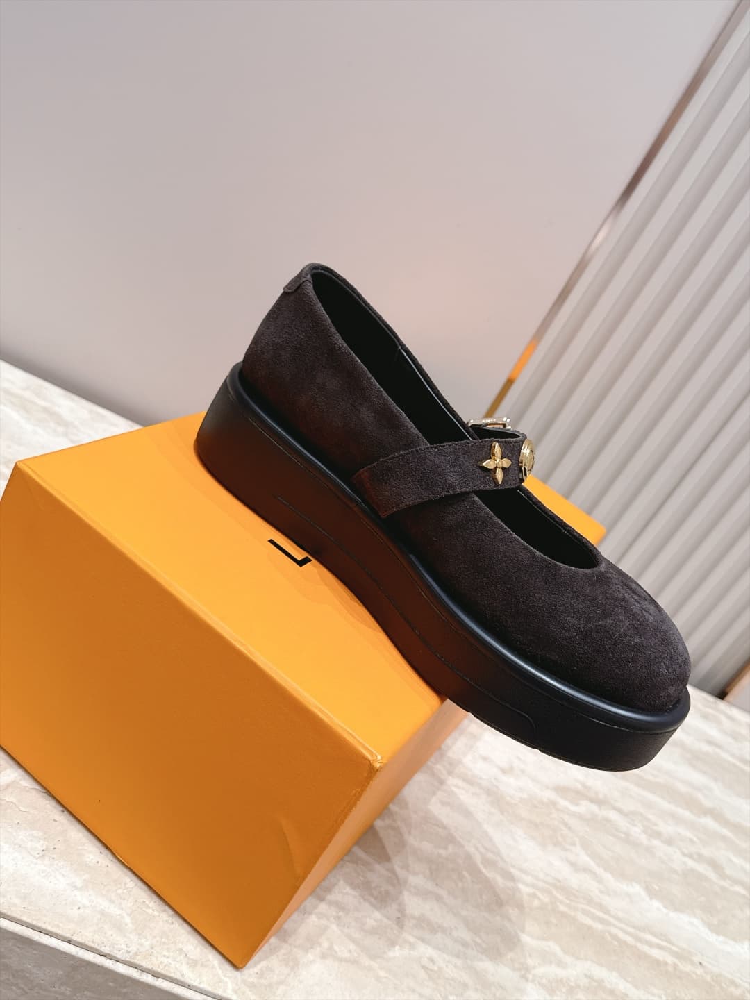 D8931 Louis Vuitton 26/Autumn New Model, Monogram Pattern, Thick-bottom Mary Jane Loafers — image 4