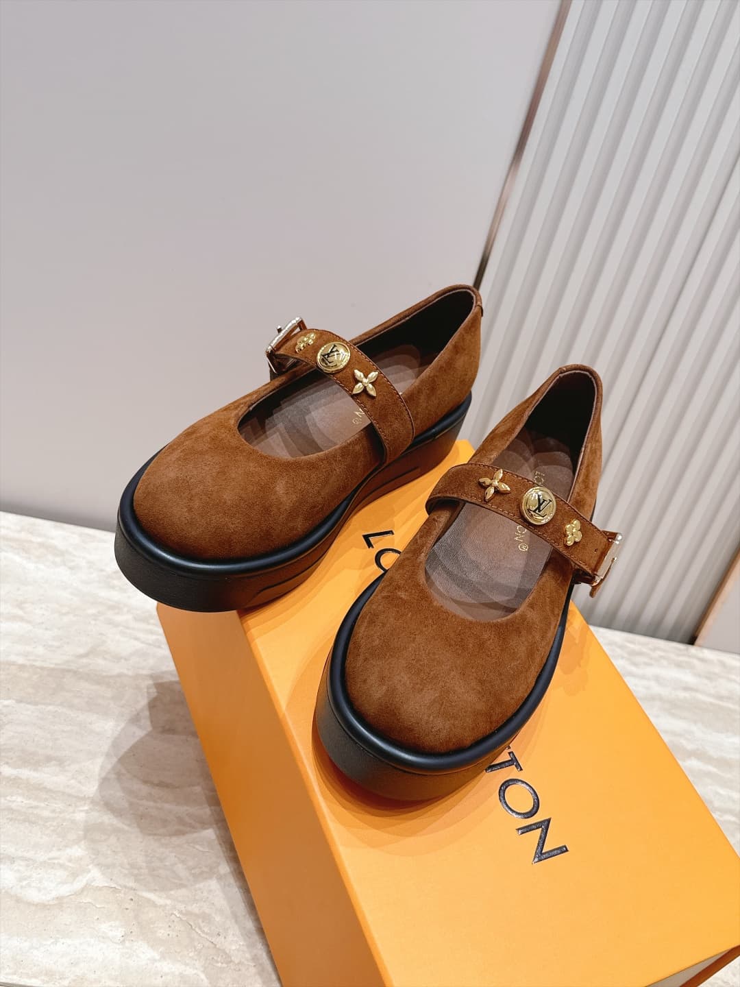 D8930 Louis Vuitton 26/Autumn new model, monogram pattern, thick-bottom Mary Jane Loafers — image 5