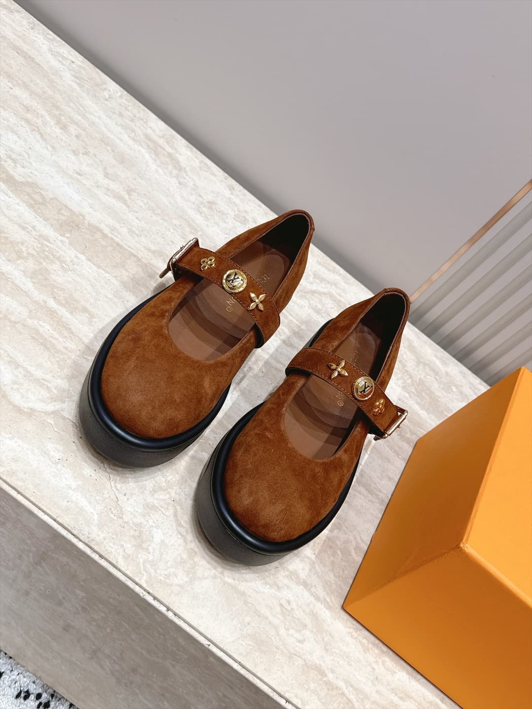 D8930 Louis Vuitton 26/Autumn new model, monogram pattern, thick-bottom Mary Jane Loafers — image 2