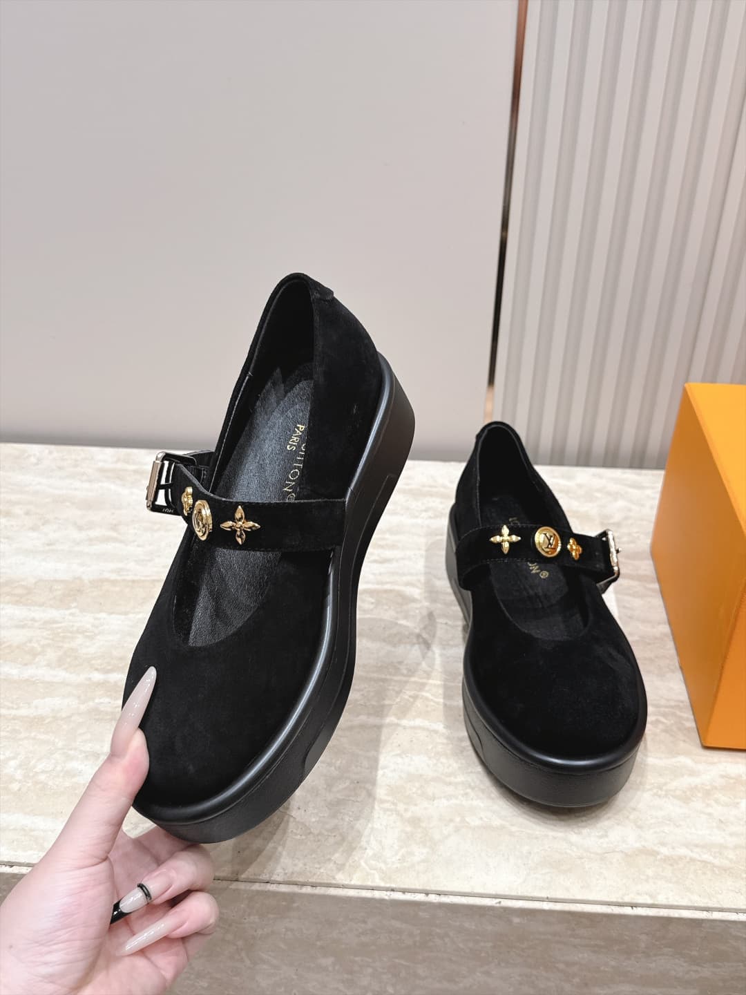 D8932 Louis Vuitton 26/Autumn New Model, Monogram Pattern, Thick-Soled Mary Jane Loafers — image 6