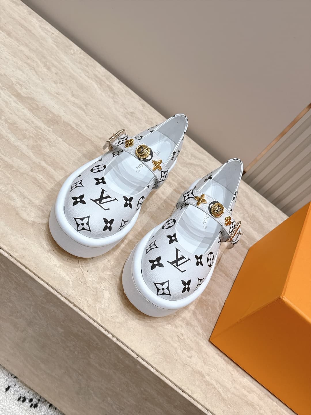 D8929 Louis Vuitton 26/New autumn model, monogram pattern, thick-bottom Mary Jane Loafers — image 2