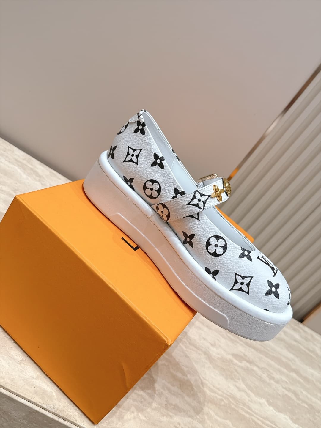 D8929 Louis Vuitton 26/New autumn model, monogram pattern, thick-bottom Mary Jane Loafers — image 5