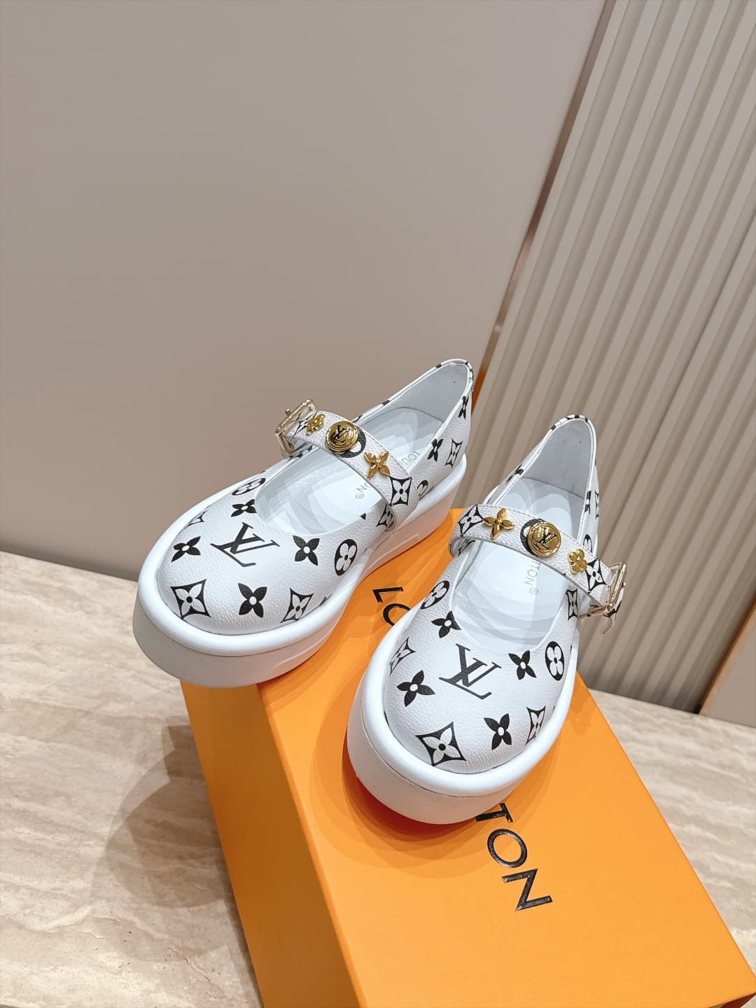 D8929 Louis Vuitton 26/New autumn model, monogram pattern, thick-bottom Mary Jane Loafers — image 4