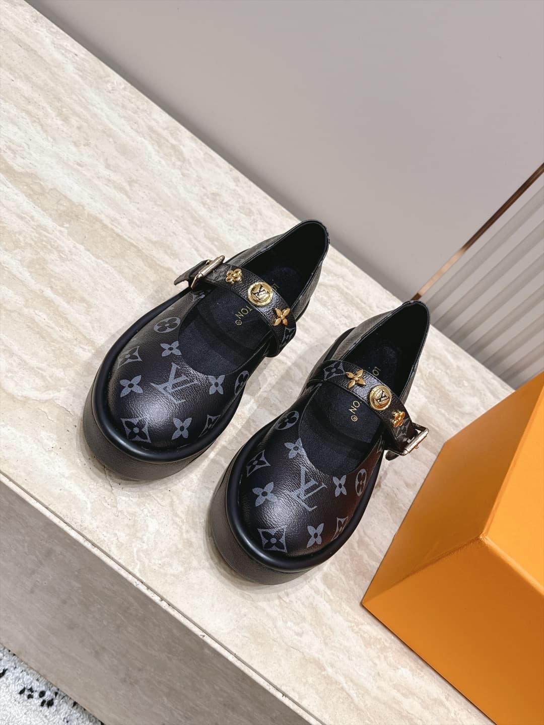 D8927 Louis Vuitton 26/Autumn new model, monogram pattern, thick-bottom Mary Jane Loafers — image 2