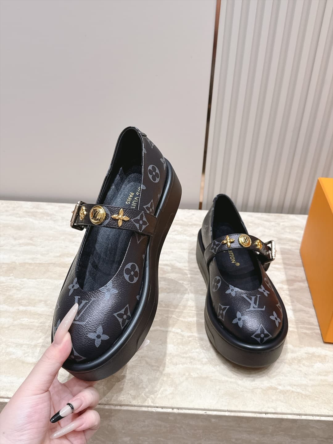 D8927 Louis Vuitton 26/Autumn new model, monogram pattern, thick-bottom Mary Jane Loafers — image 3