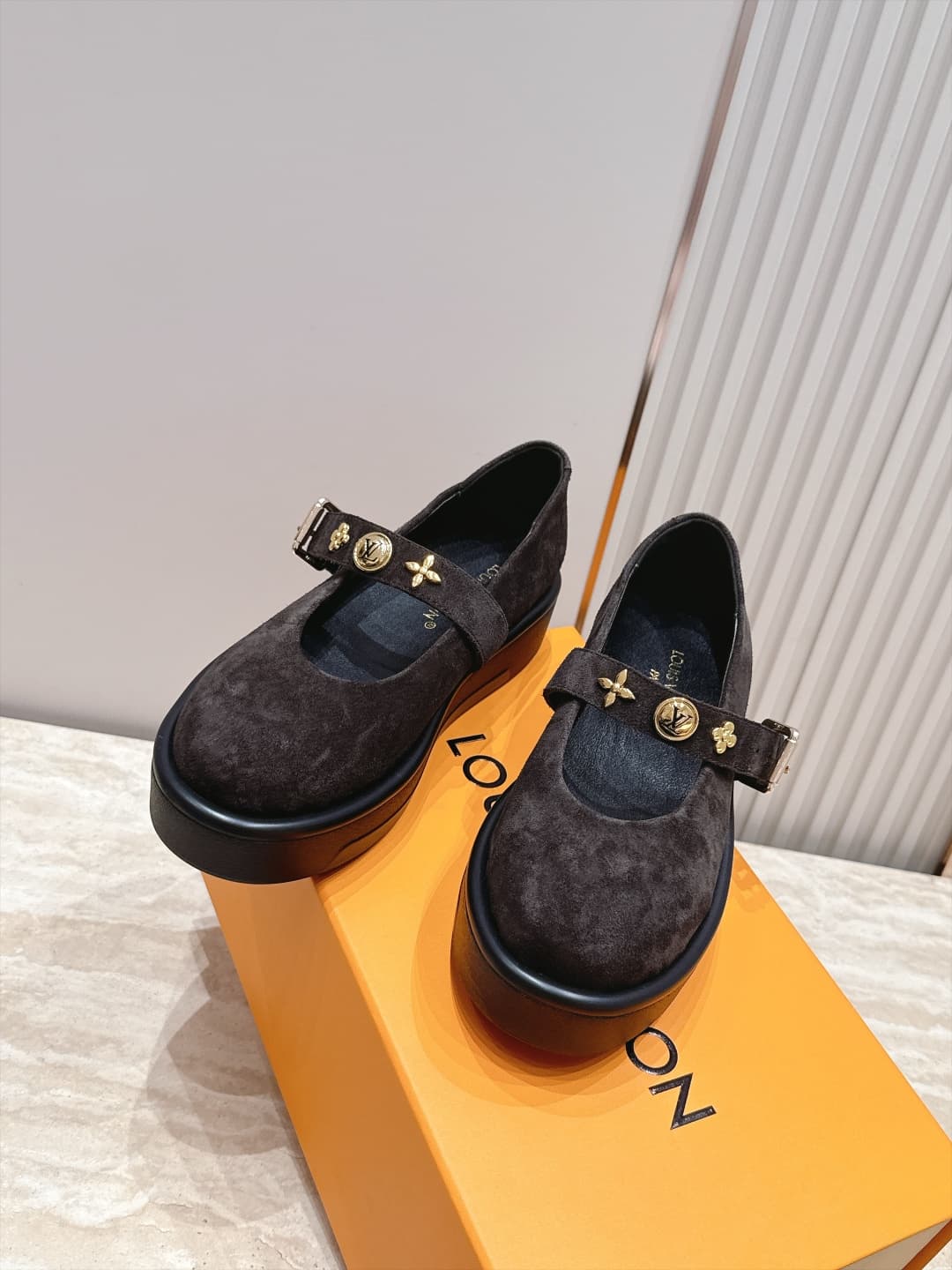 D8931 Louis Vuitton 26/Autumn New Model, Monogram Pattern, Thick-bottom Mary Jane Loafers — image 8