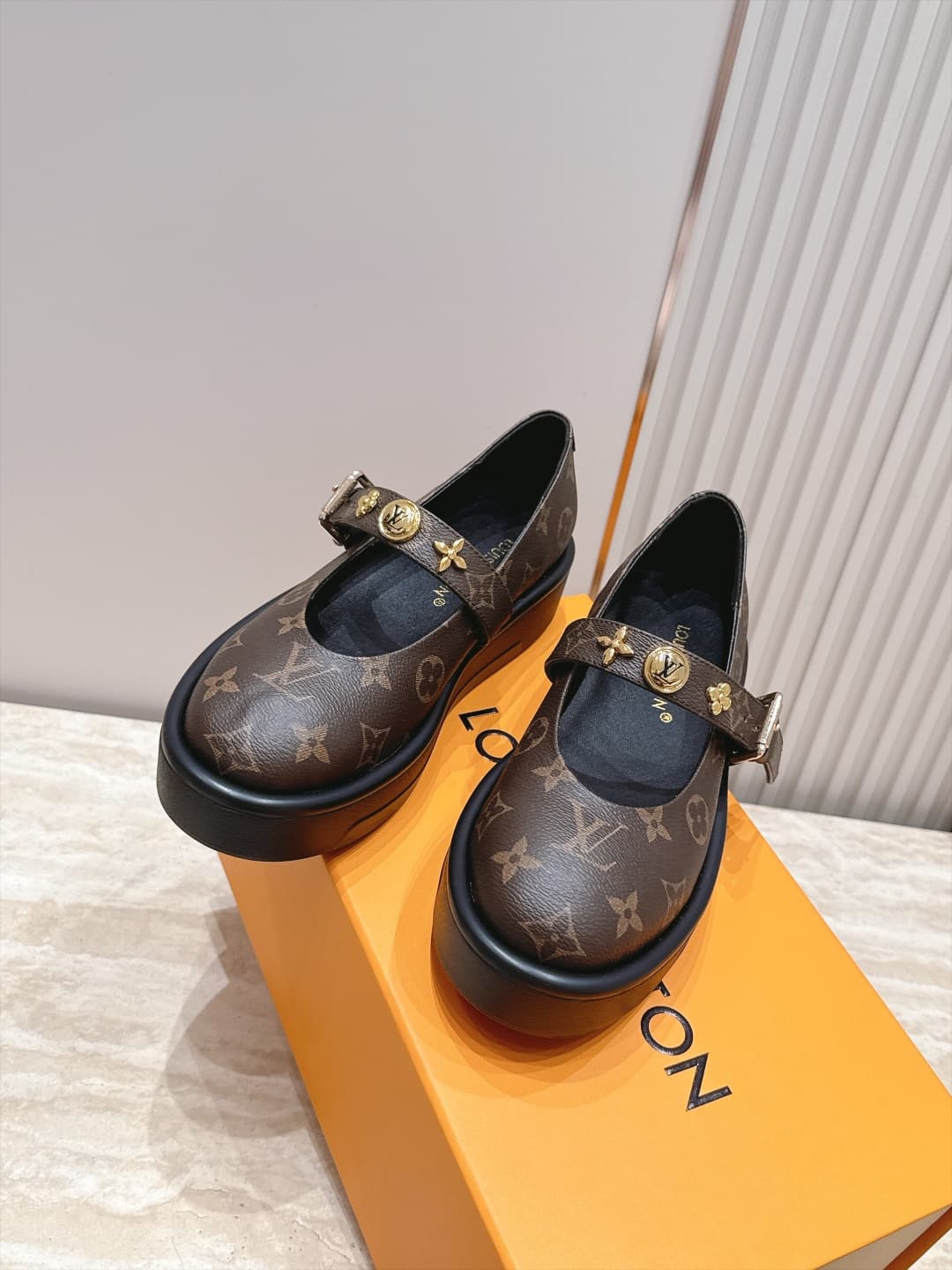D8928 Louis Vuitton 26/New autumn model, monogram pattern, thick-bottom Mary Jane Loafers — image 6