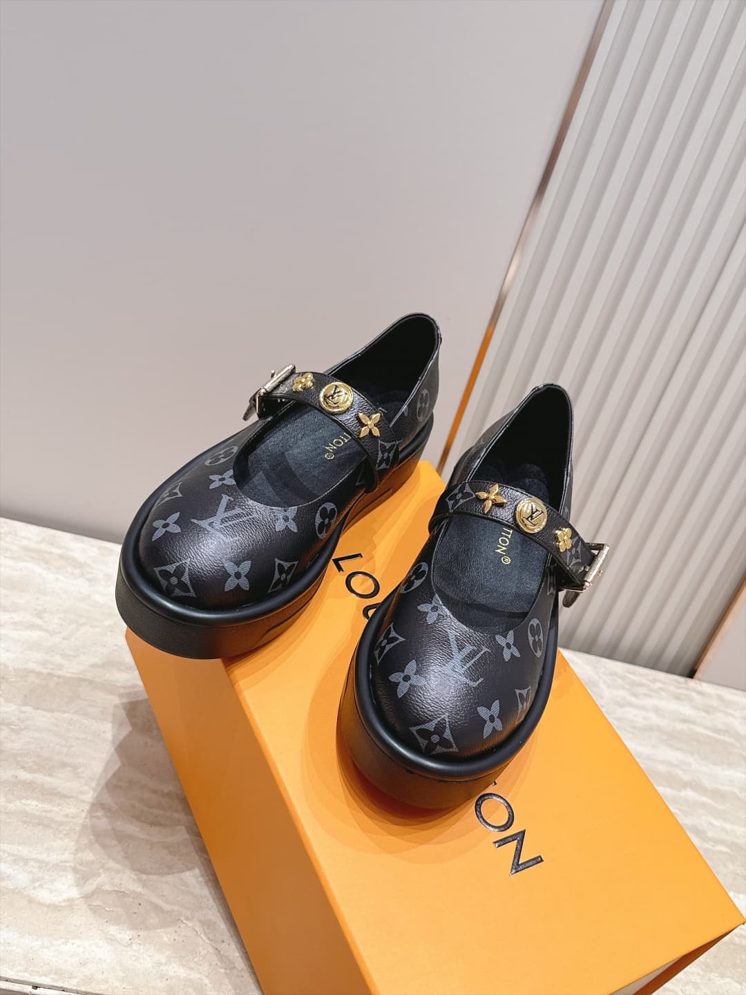 D8927 Louis Vuitton 26/Autumn new model, monogram pattern, thick-bottom Mary Jane Loafers — image 8