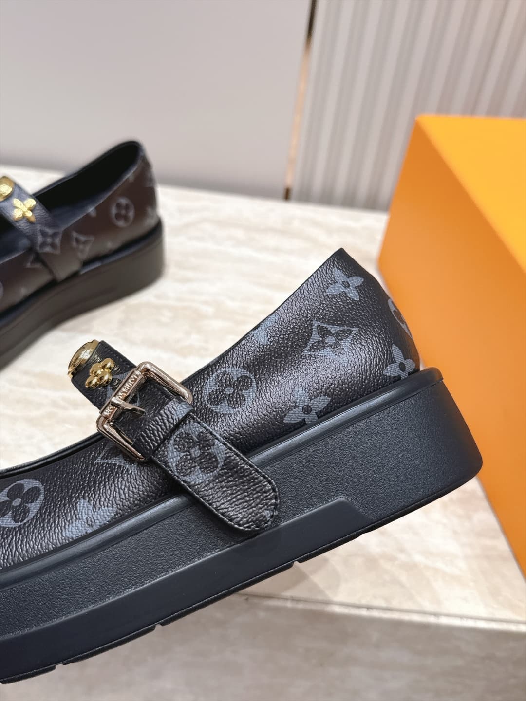 D8927 Louis Vuitton 26/Autumn new model, monogram pattern, thick-bottom Mary Jane Loafers — image 6