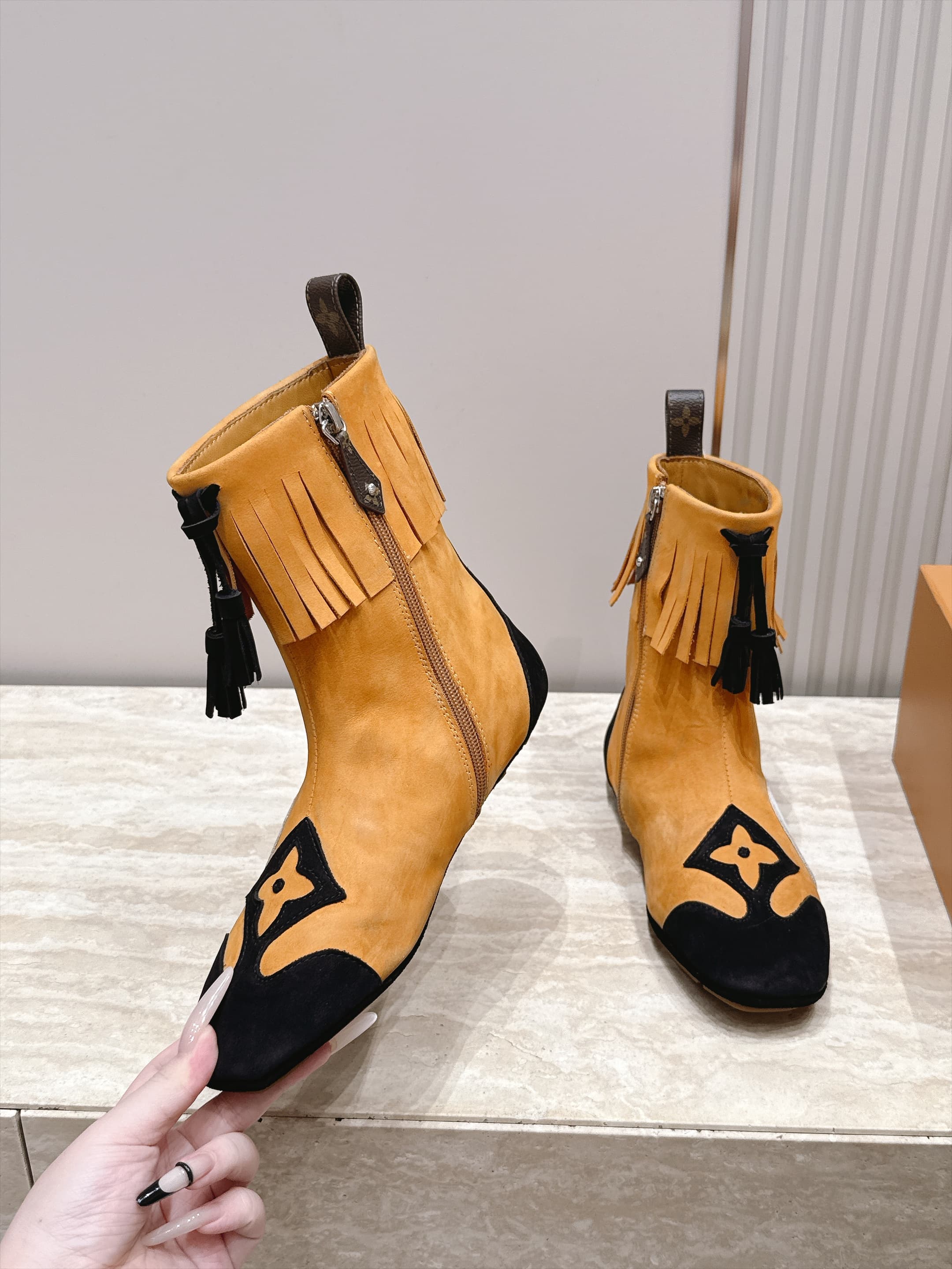 D8940 LV Autumn/Winter Fashion Shoes Collection – Perfectly creates a cozy atmosphere — image 6