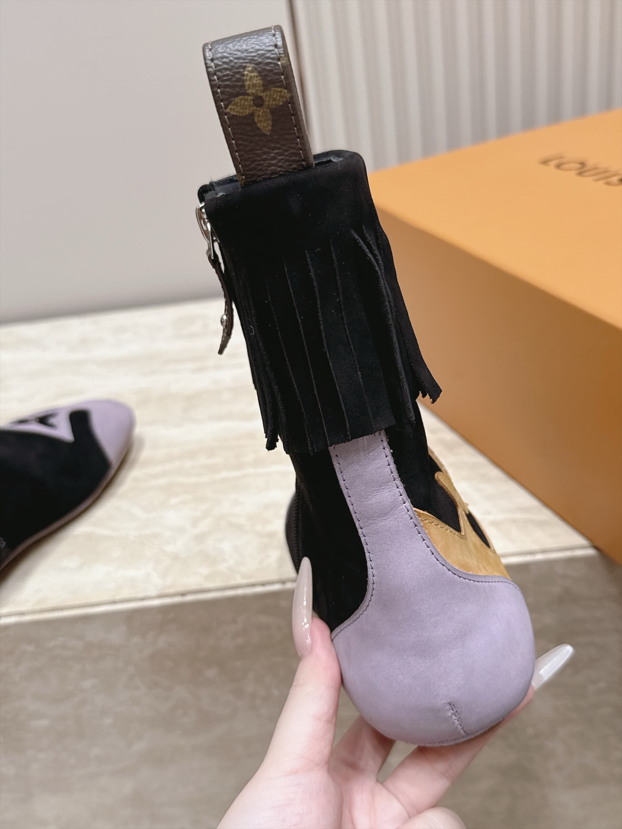 D8939 LV Autumn-Winter Beautiful Shoes Collection – The atmosphere is simply outstanding — image 5
