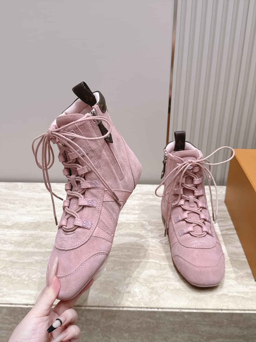 D8945 LV Autumn-Winter Beautiful Shoes Collection | The atmosphere is simply incredible — image 3