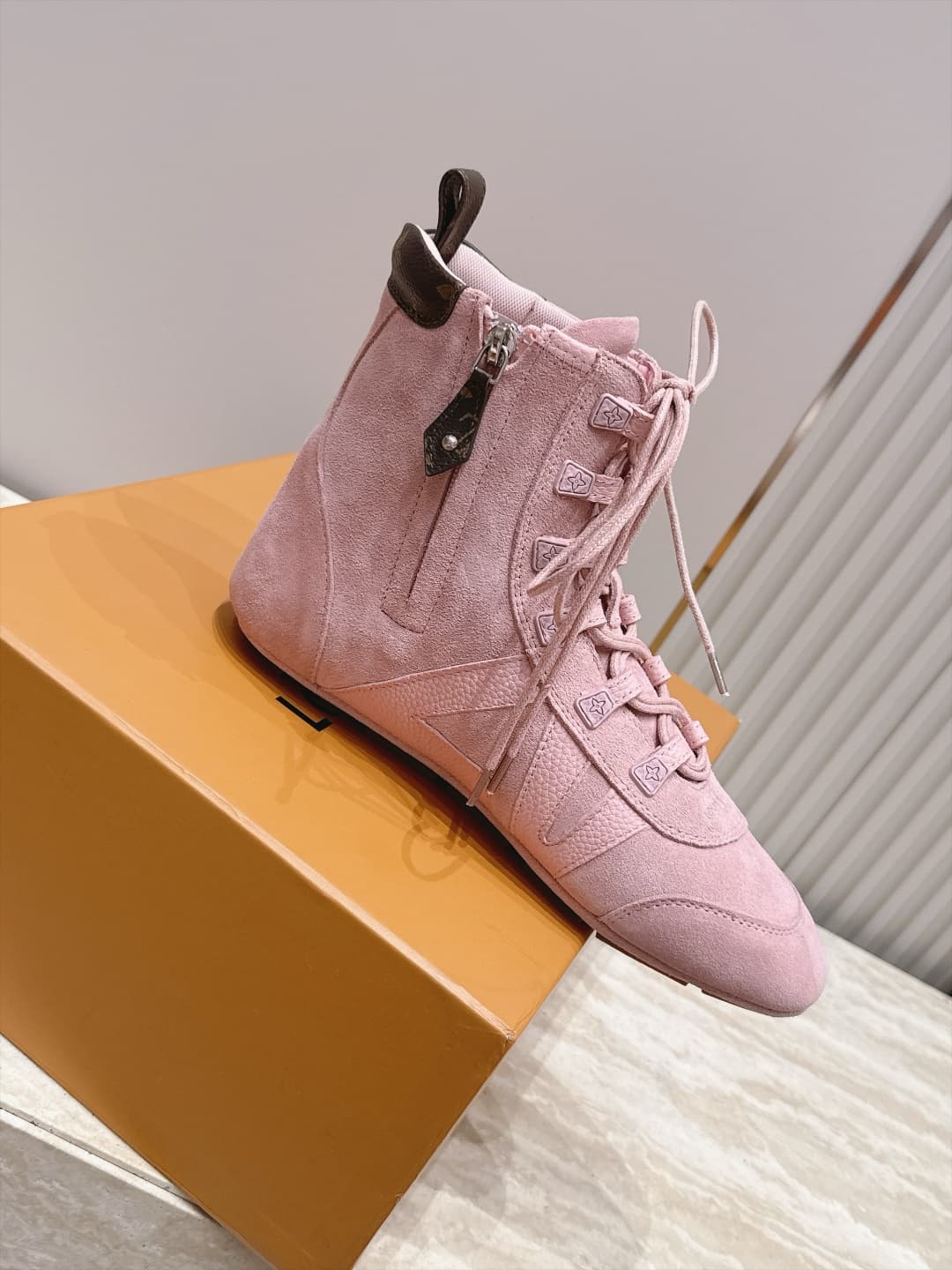 D8945 LV Autumn-Winter Beautiful Shoes Collection | The atmosphere is simply incredible — image 7