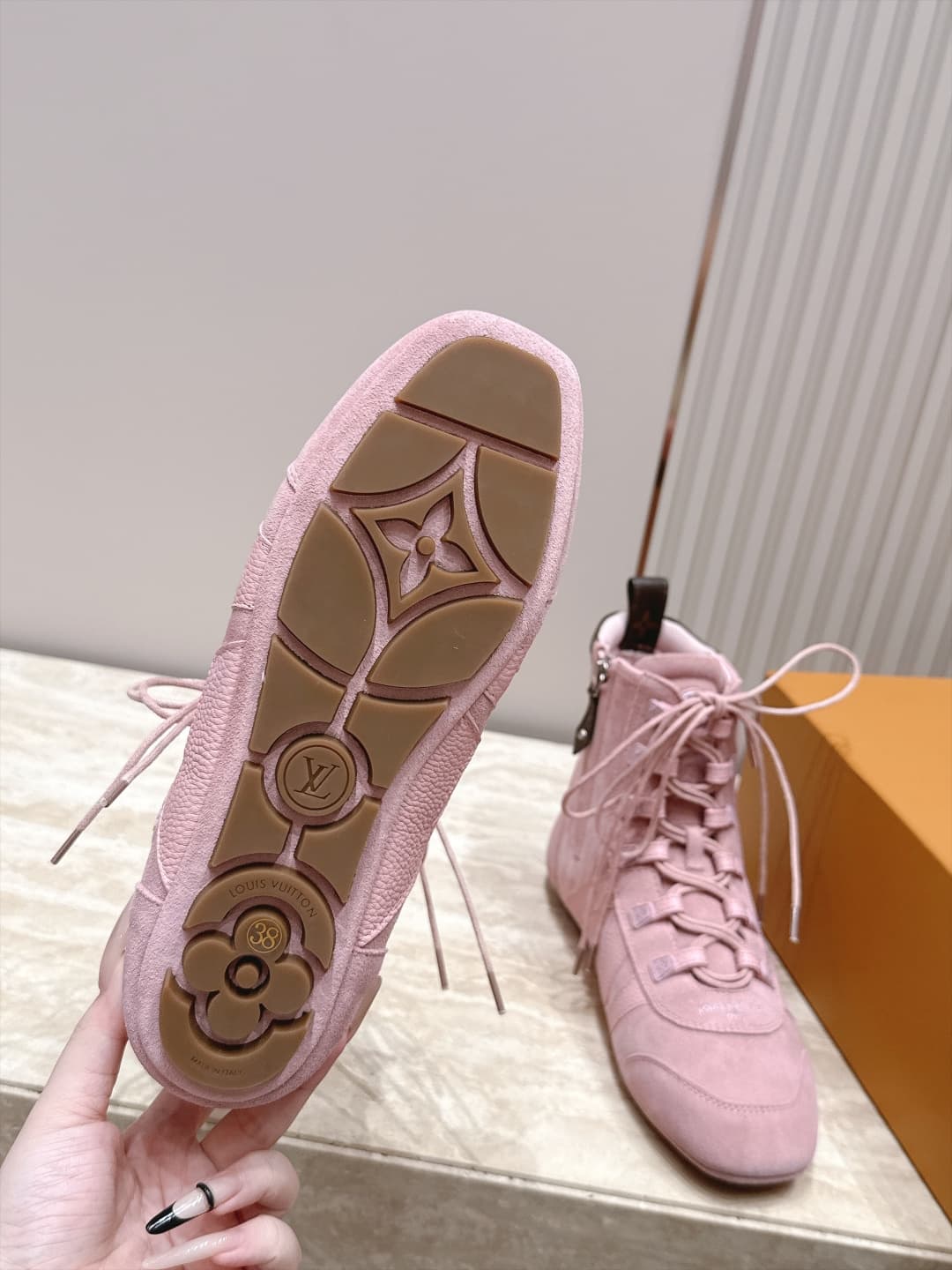 D8945 LV Autumn-Winter Beautiful Shoes Collection | The atmosphere is simply incredible — image 8